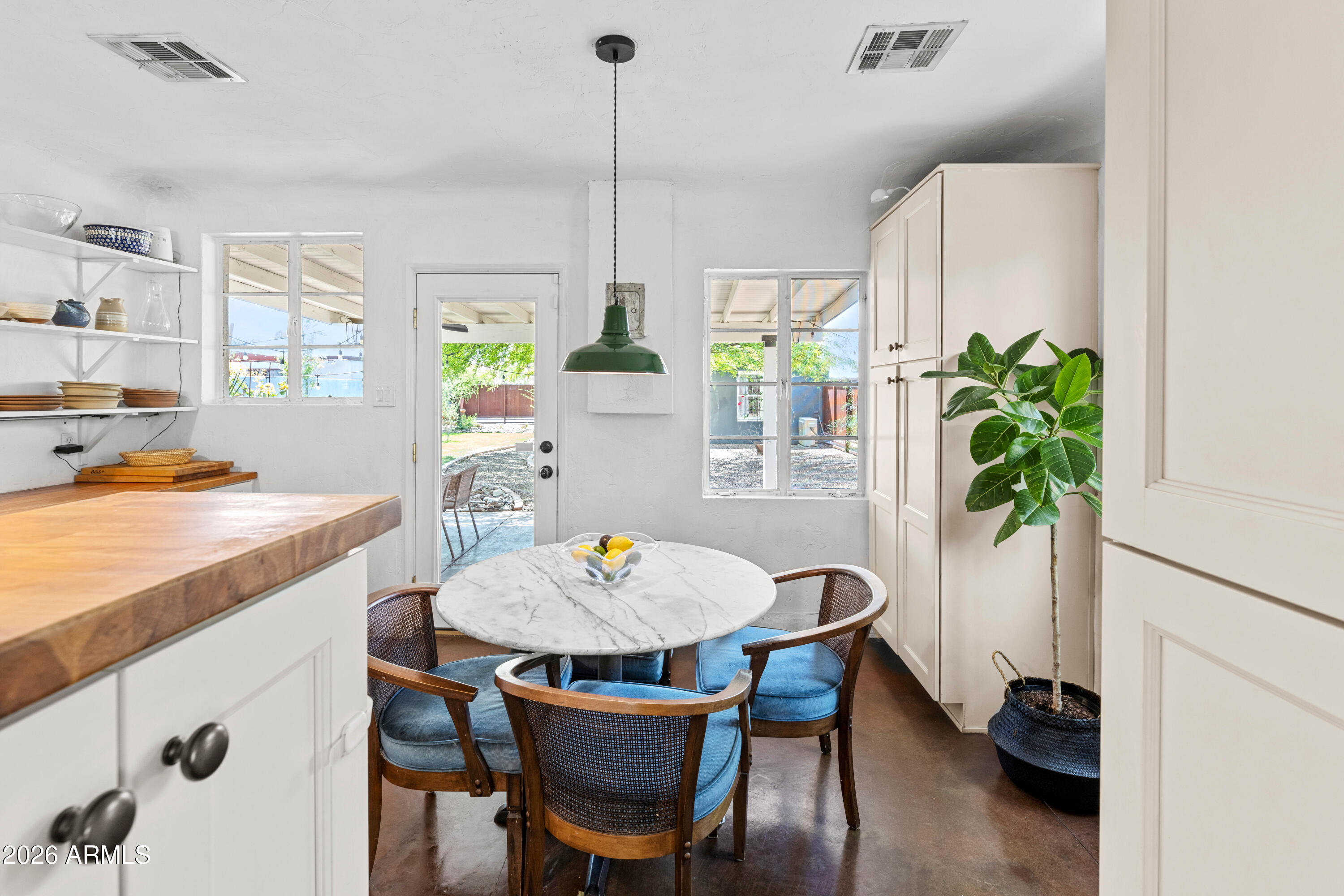 1105 W WILLETTA Street