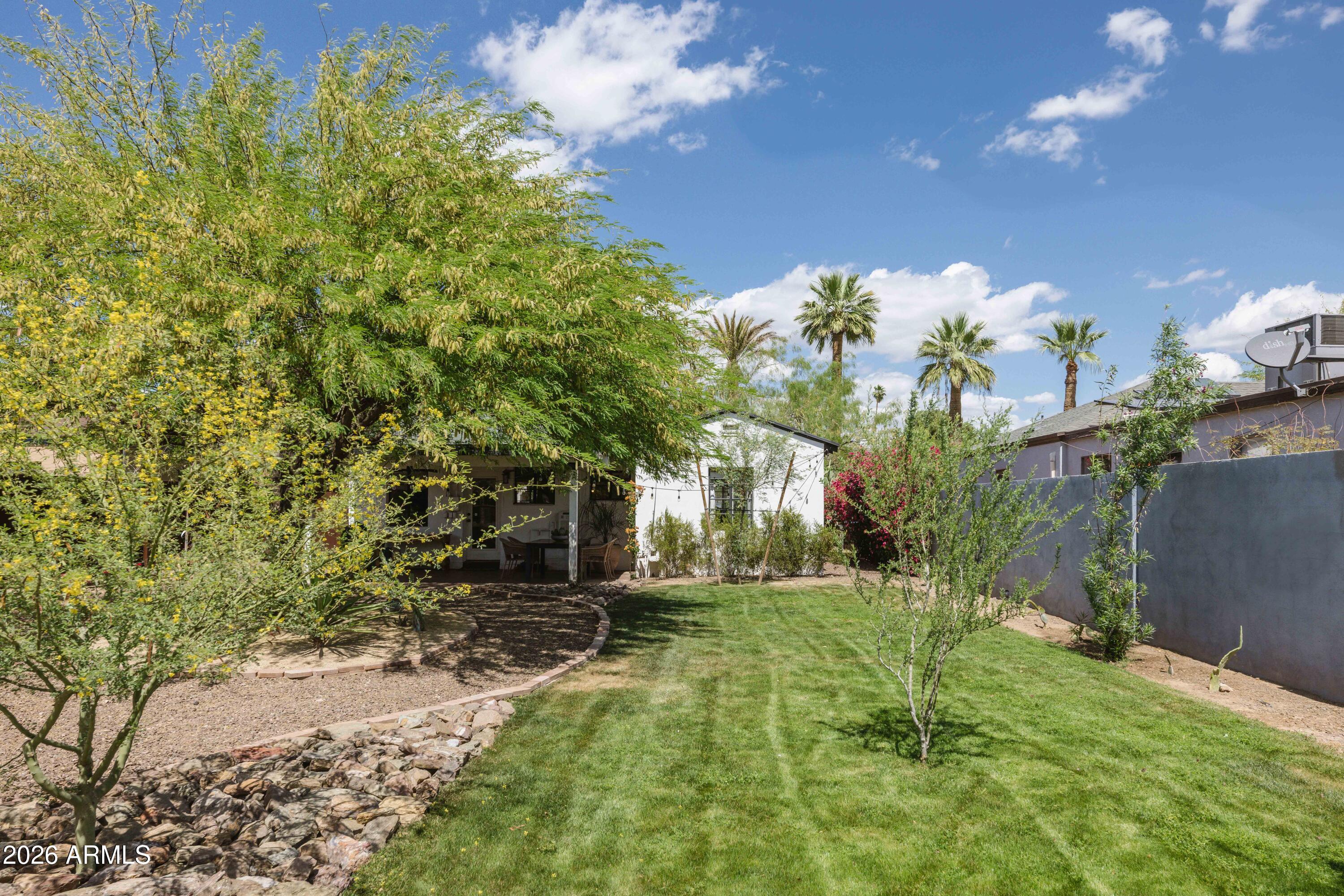 1105 W WILLETTA Street