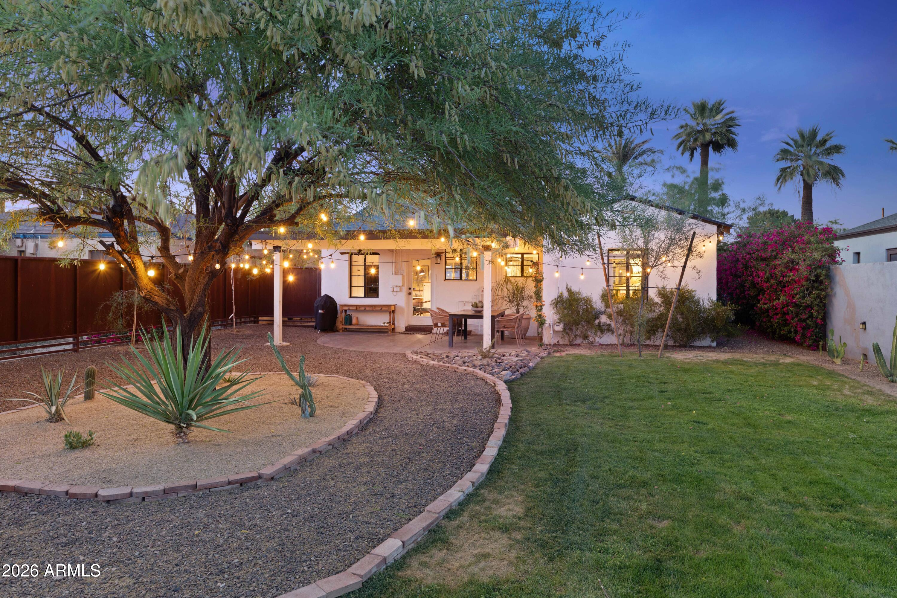 1105 W WILLETTA Street