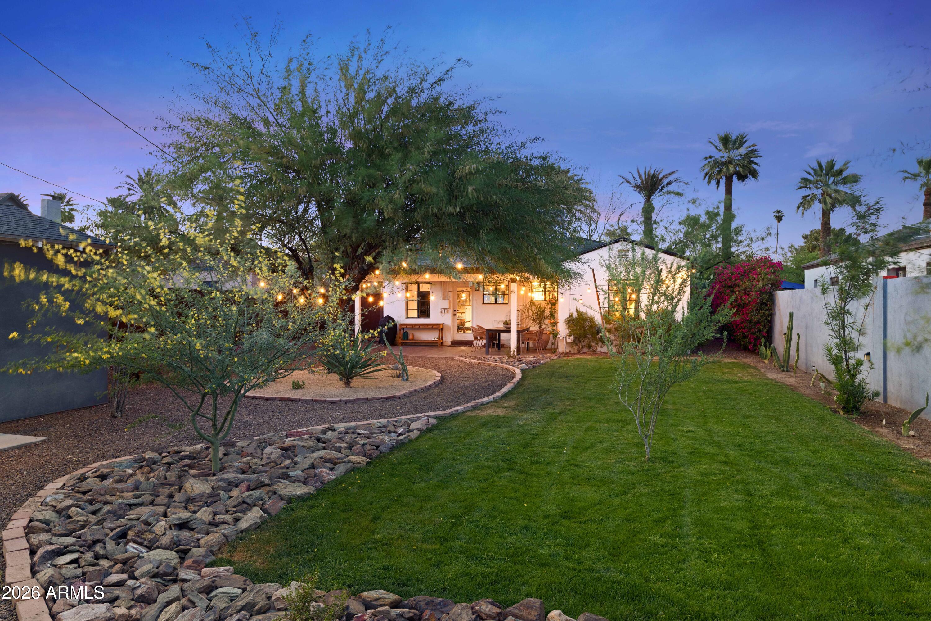 1105 W WILLETTA Street