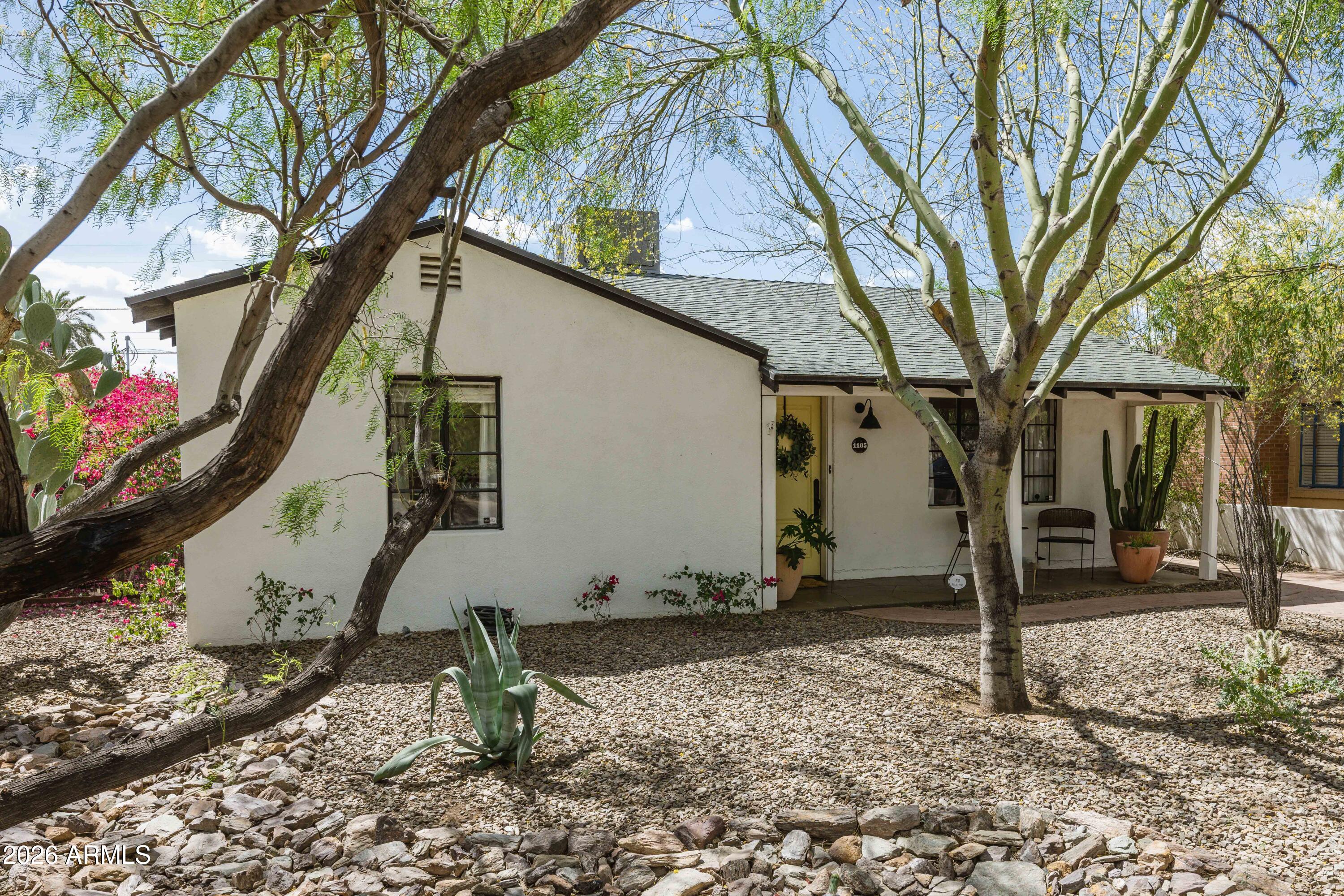 1105 W WILLETTA Street