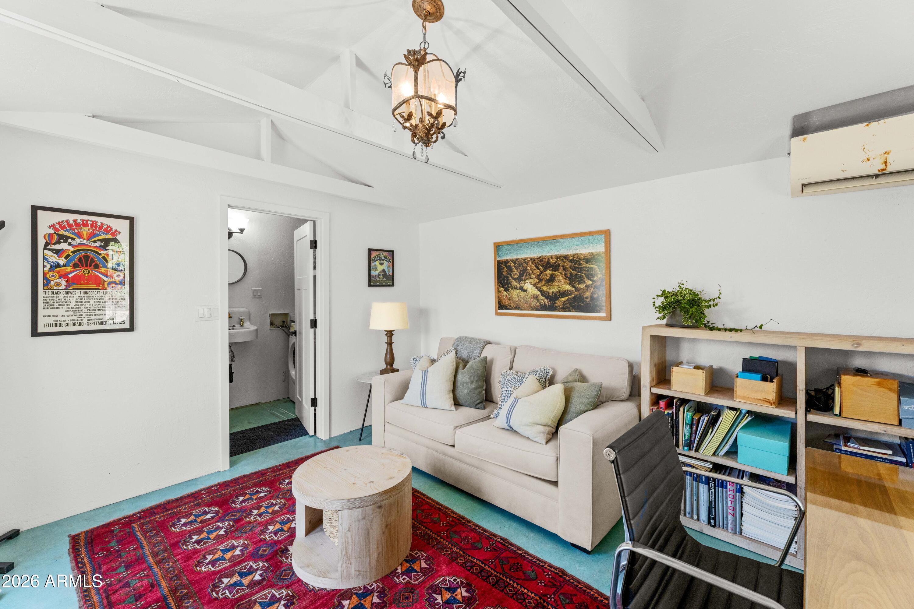 1105 W WILLETTA Street