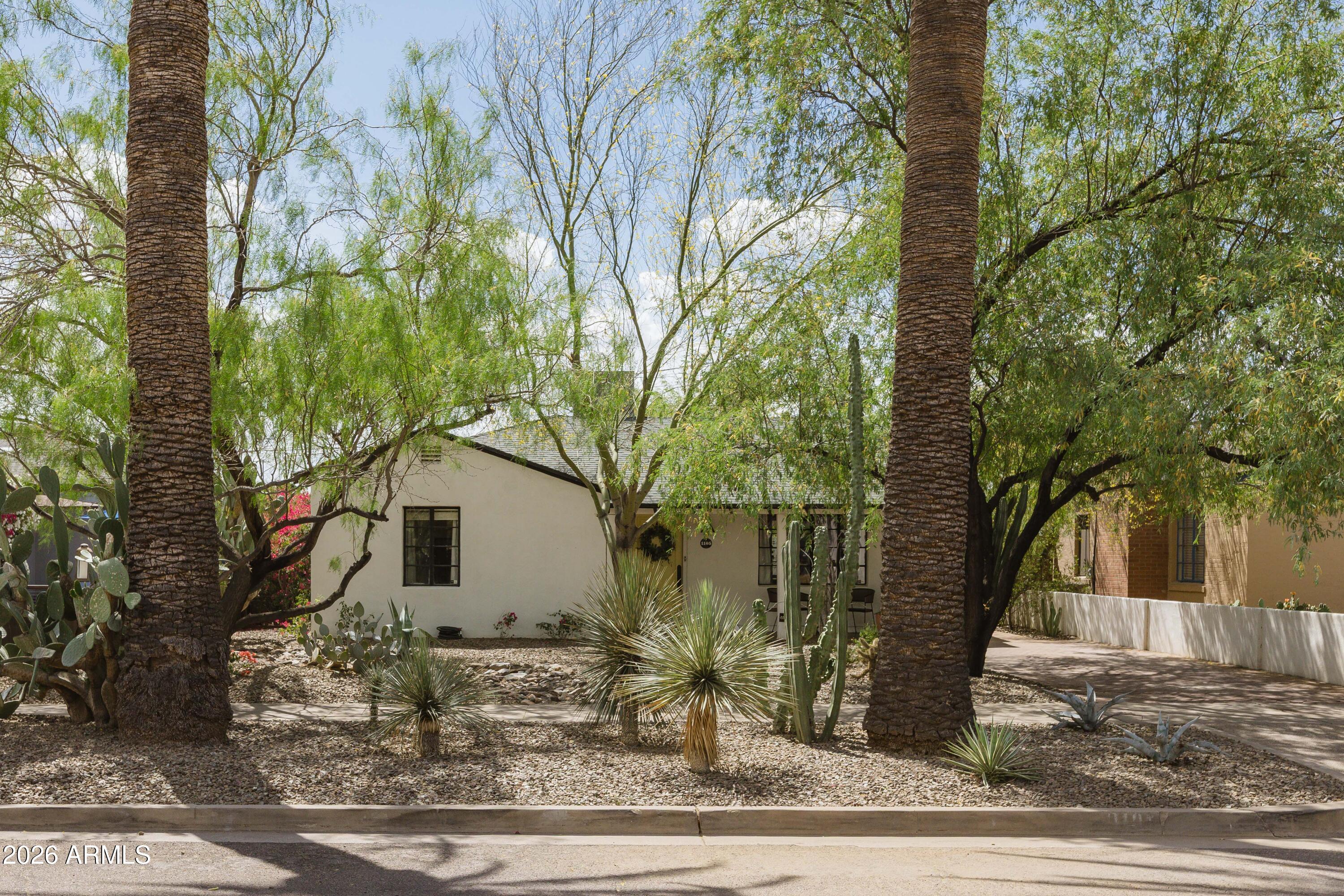 1105 W WILLETTA Street