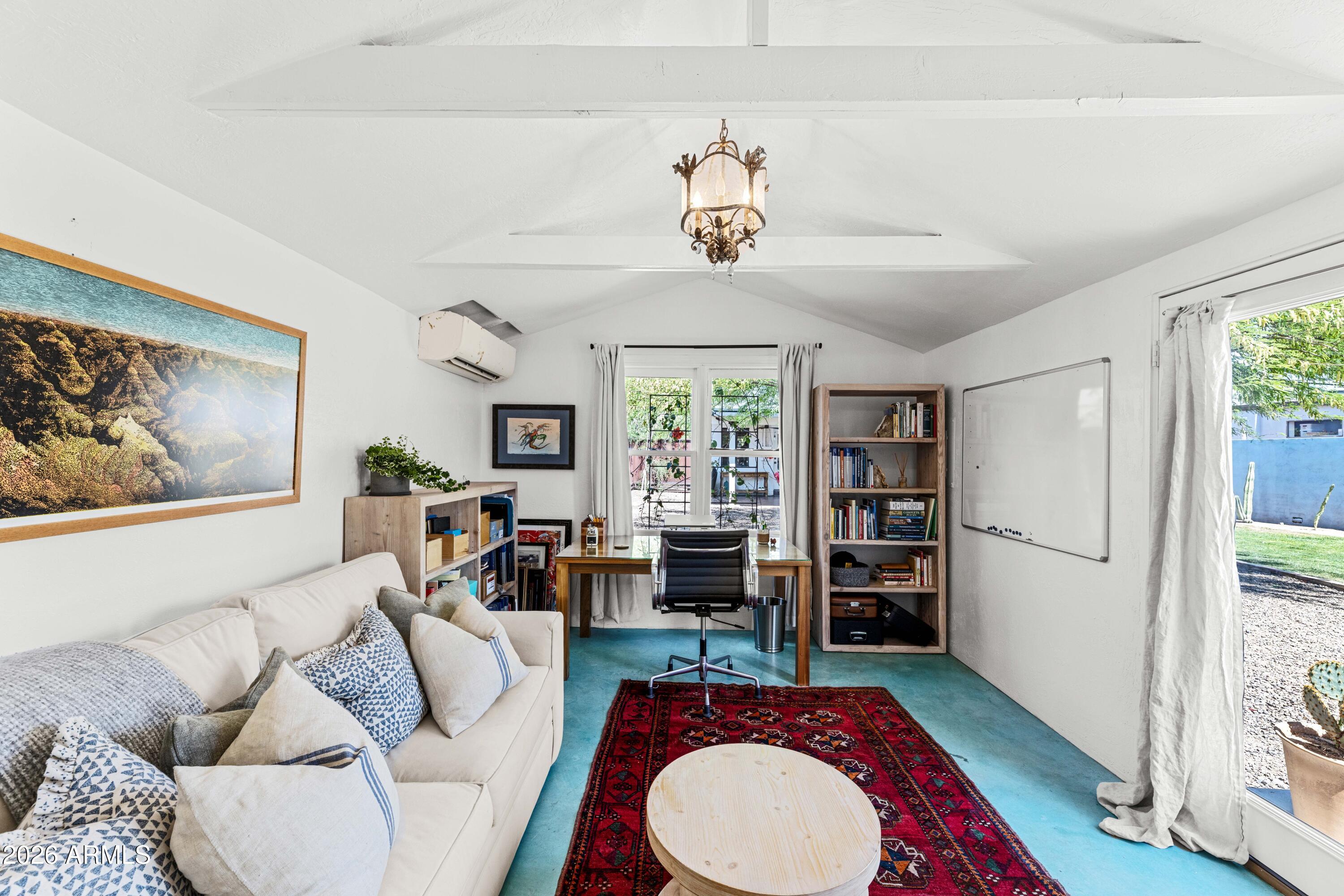 1105 W WILLETTA Street