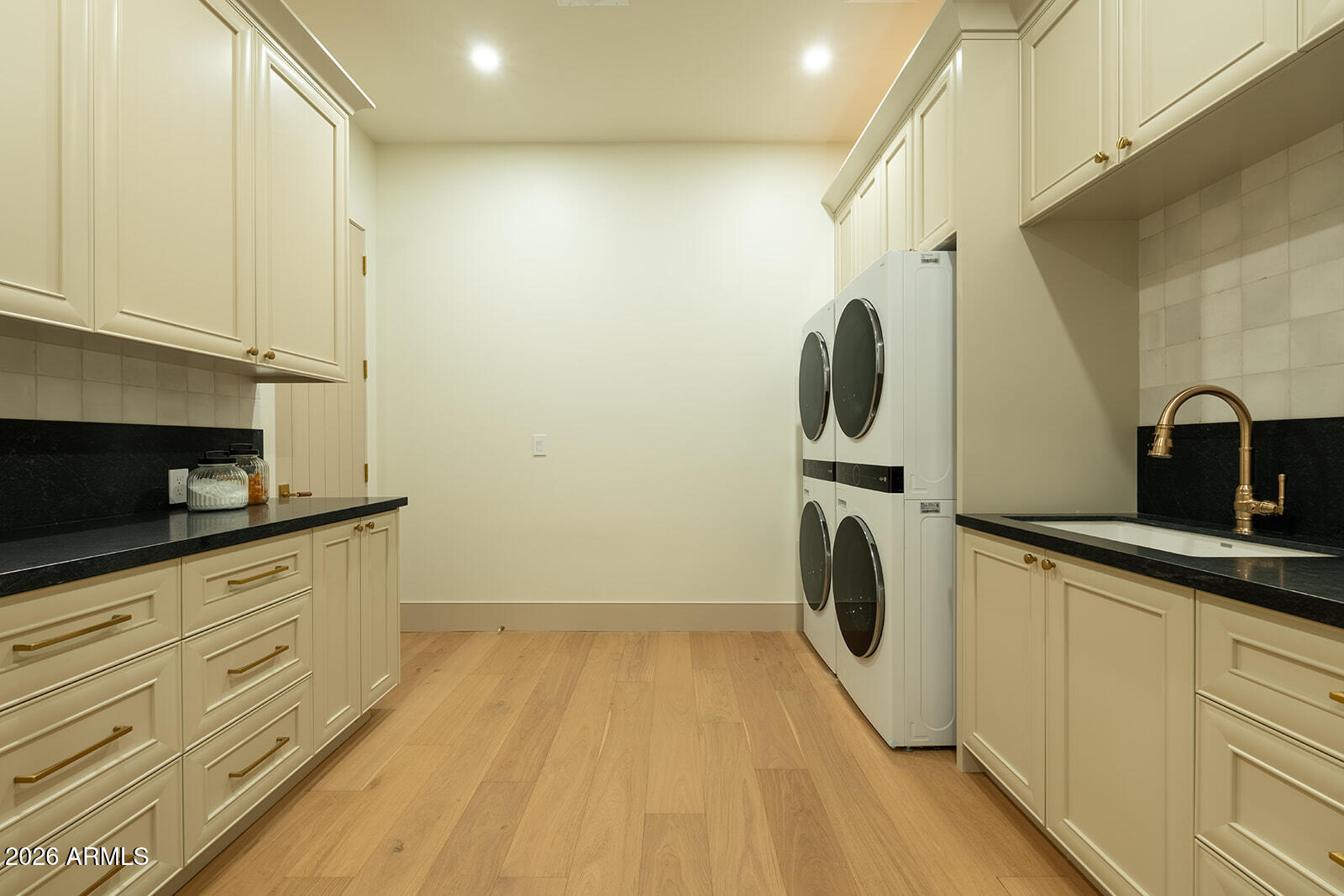 22012 N LOS CABALLOS Drive