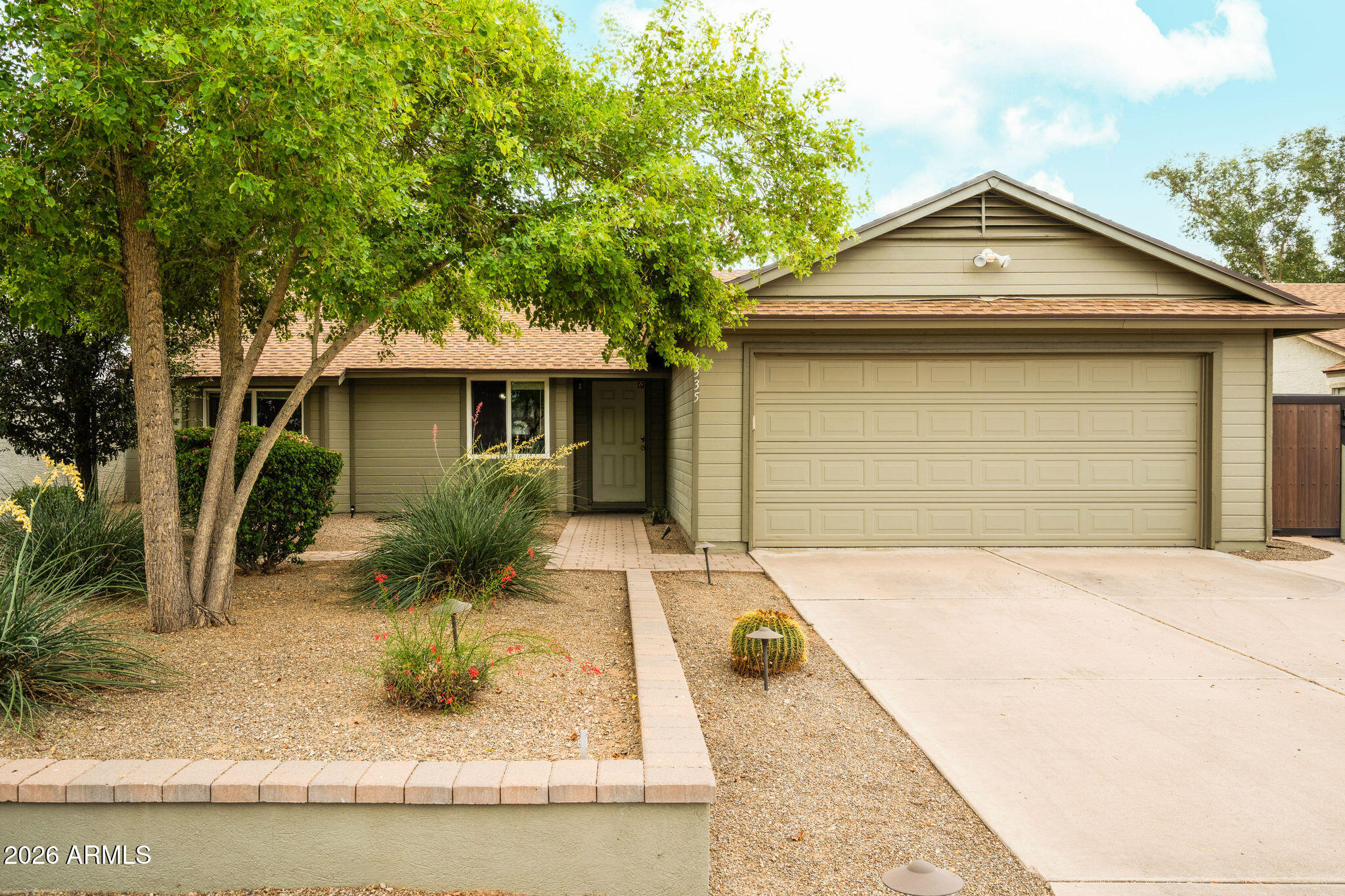 6335 E WALTANN Lane