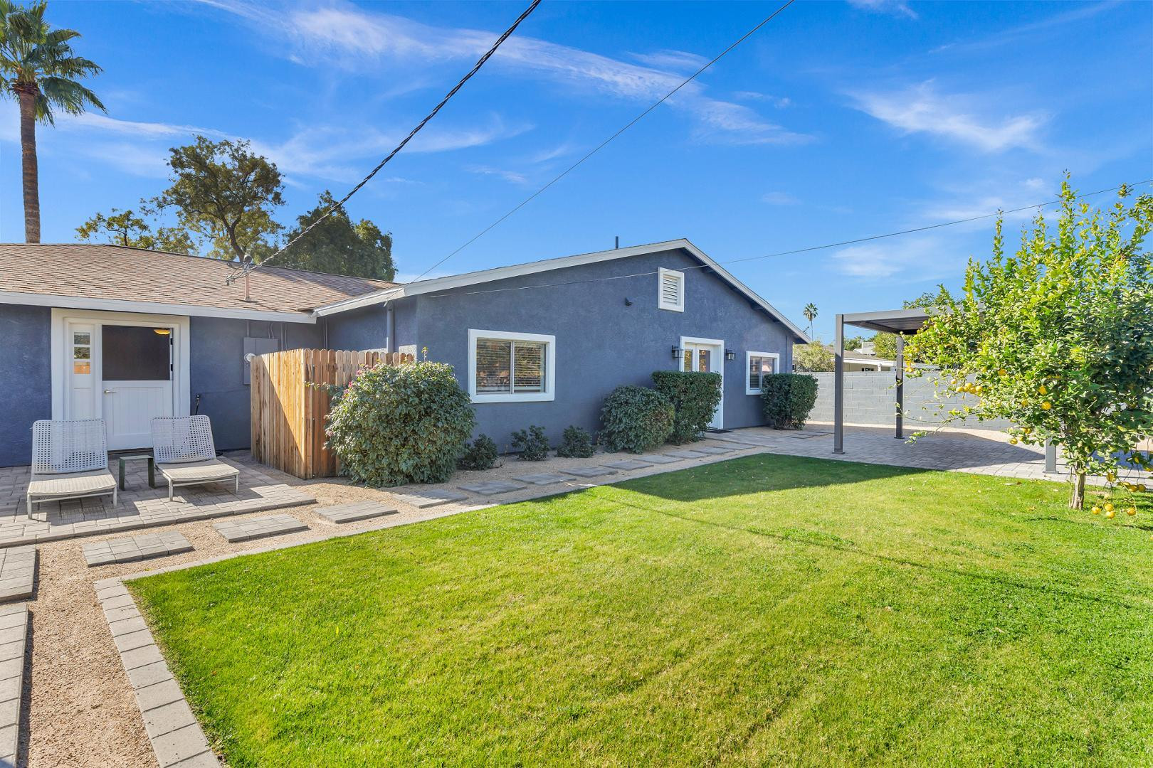 3046 E Glenrosa Avenue