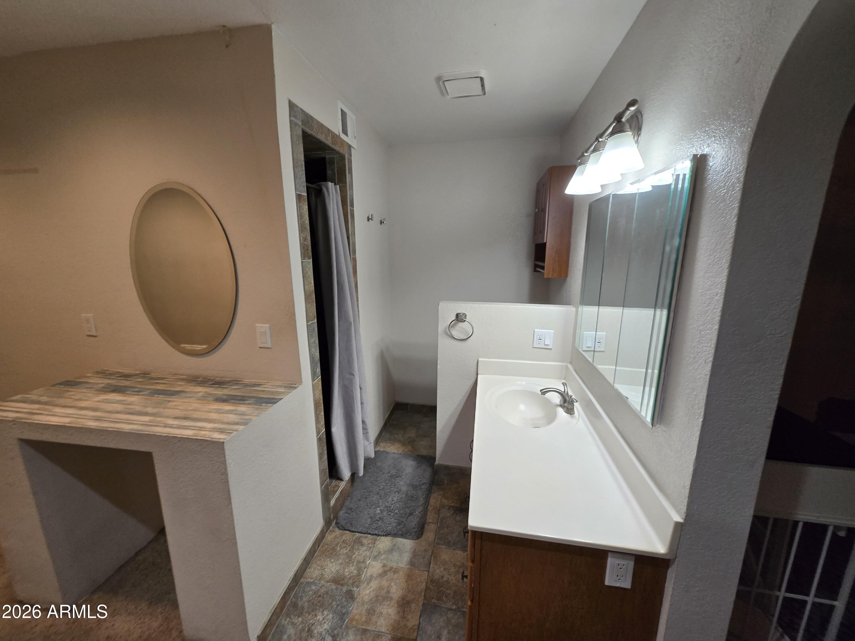 1814 N EDGEWATER Circle