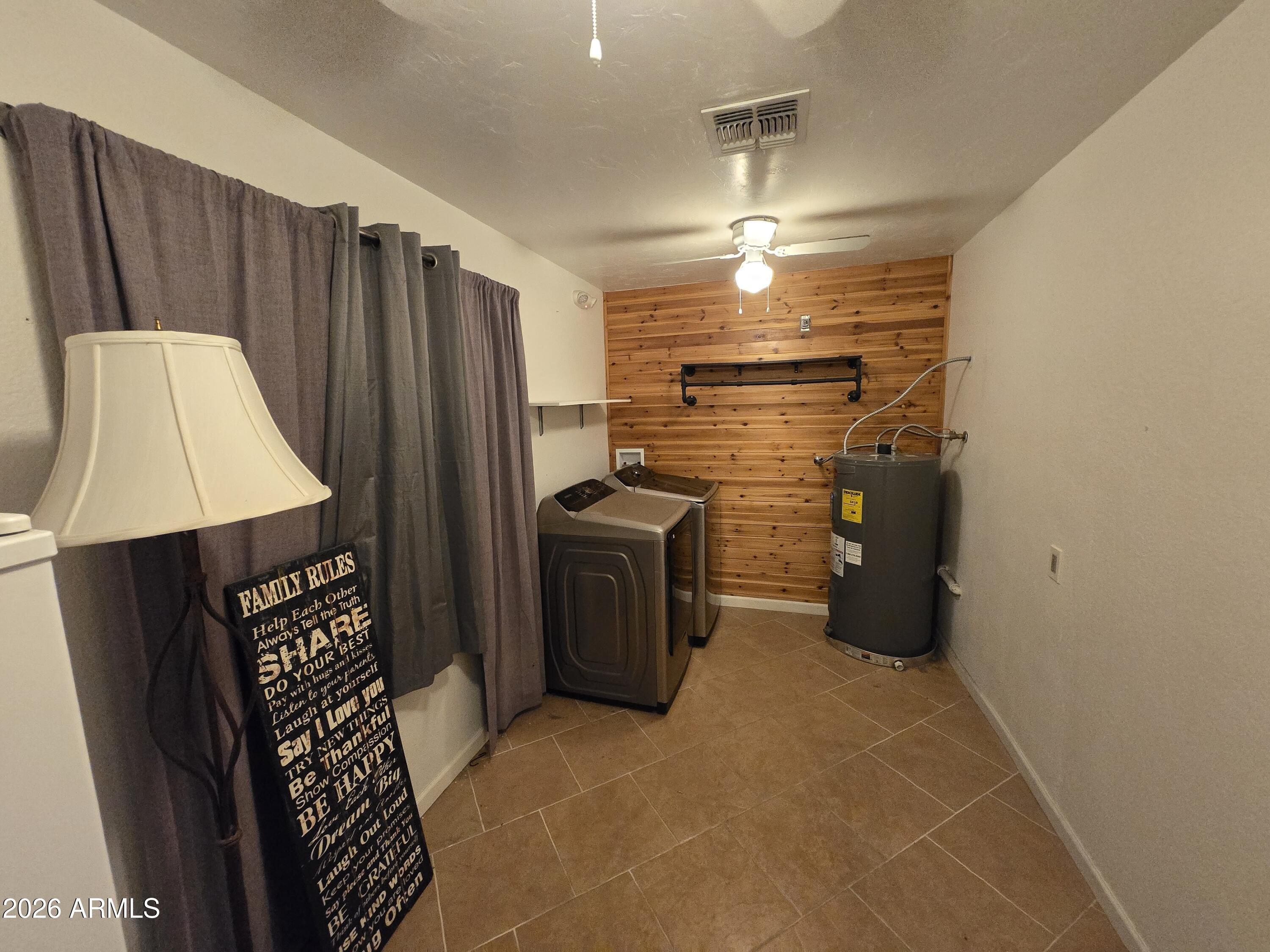 1814 N EDGEWATER Circle