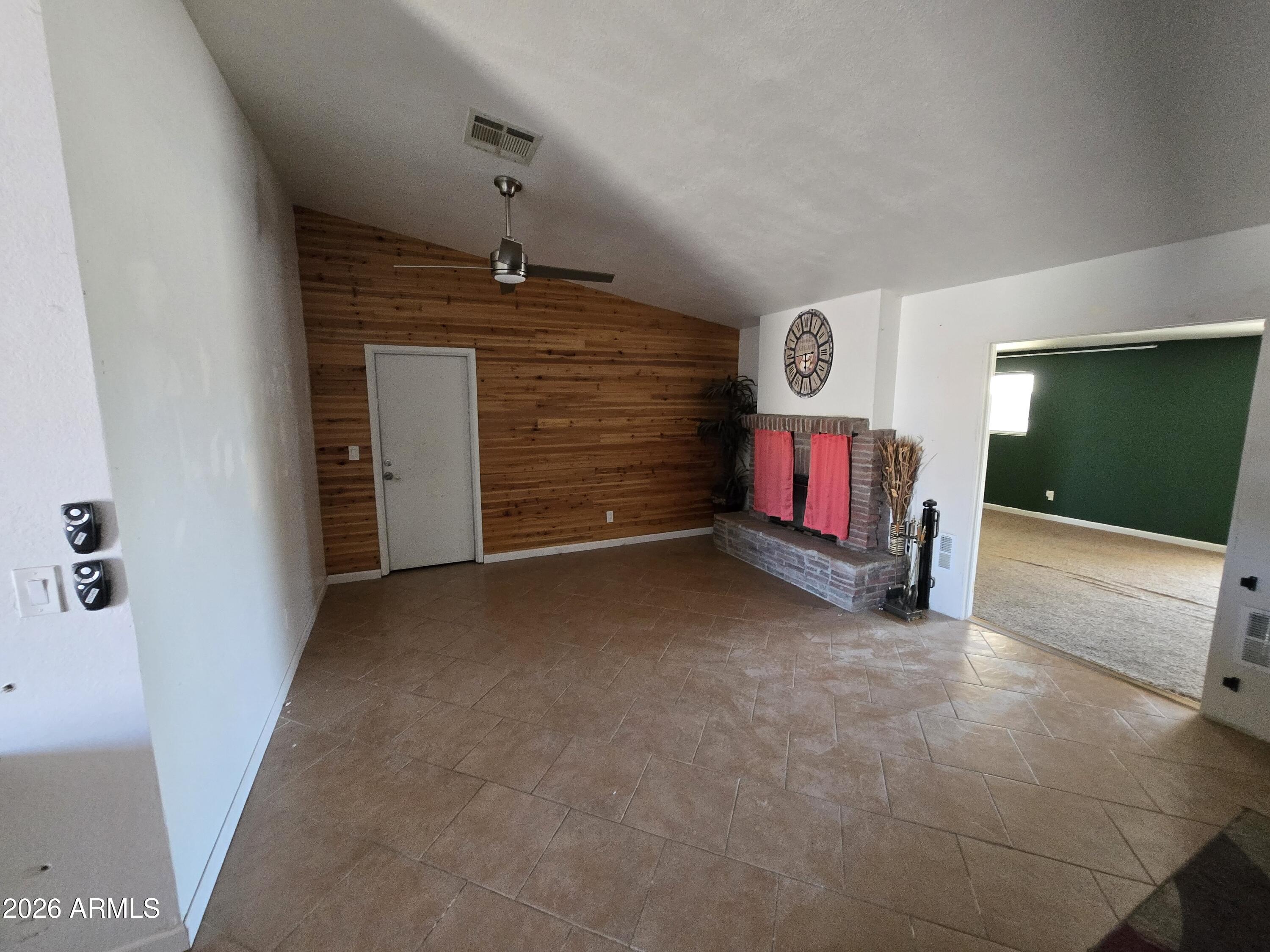 1814 N EDGEWATER Circle