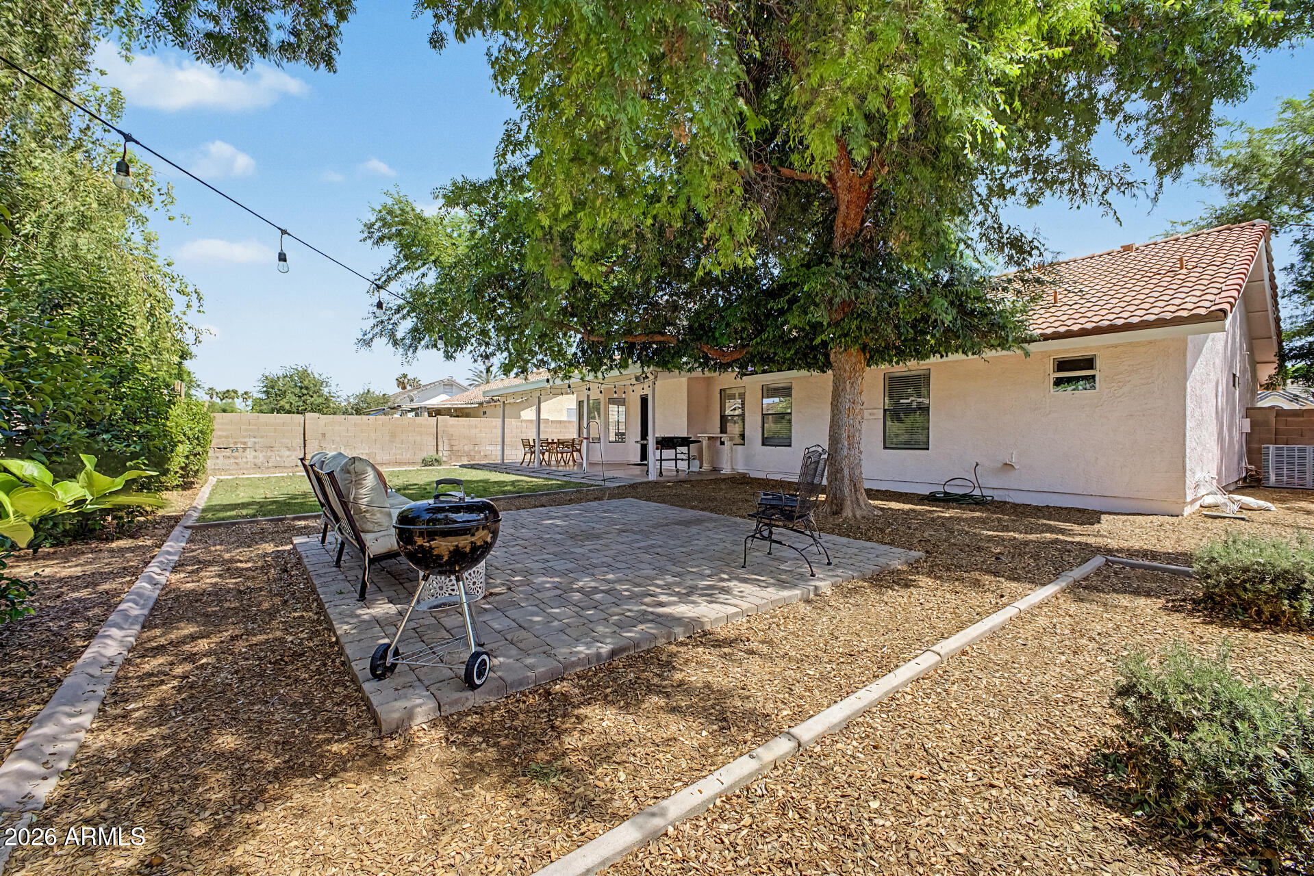 844 E ENCINAS Avenue