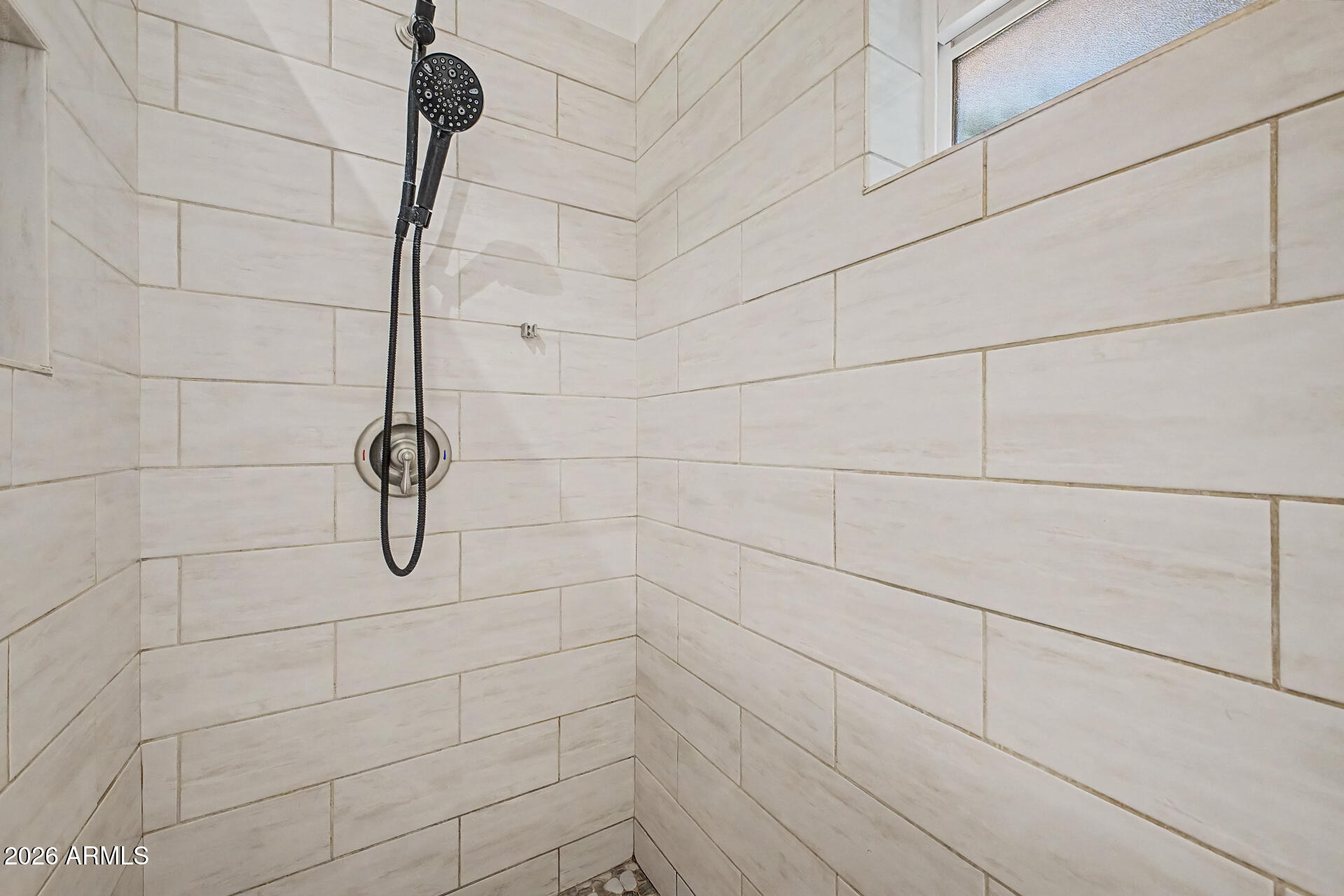 844 E ENCINAS Avenue