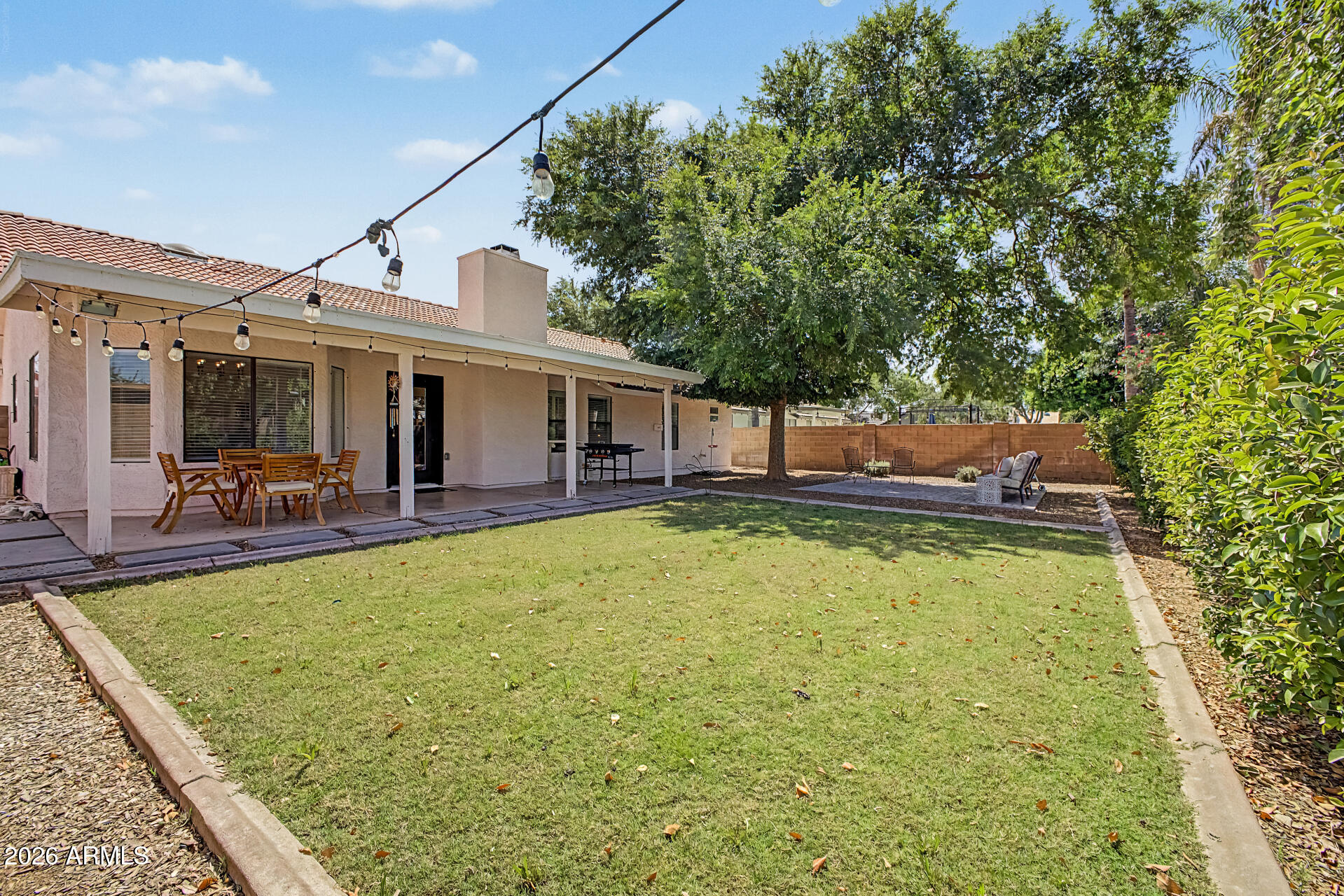 844 E ENCINAS Avenue