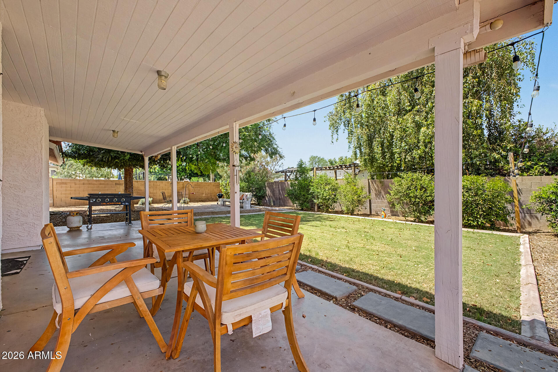 844 E ENCINAS Avenue