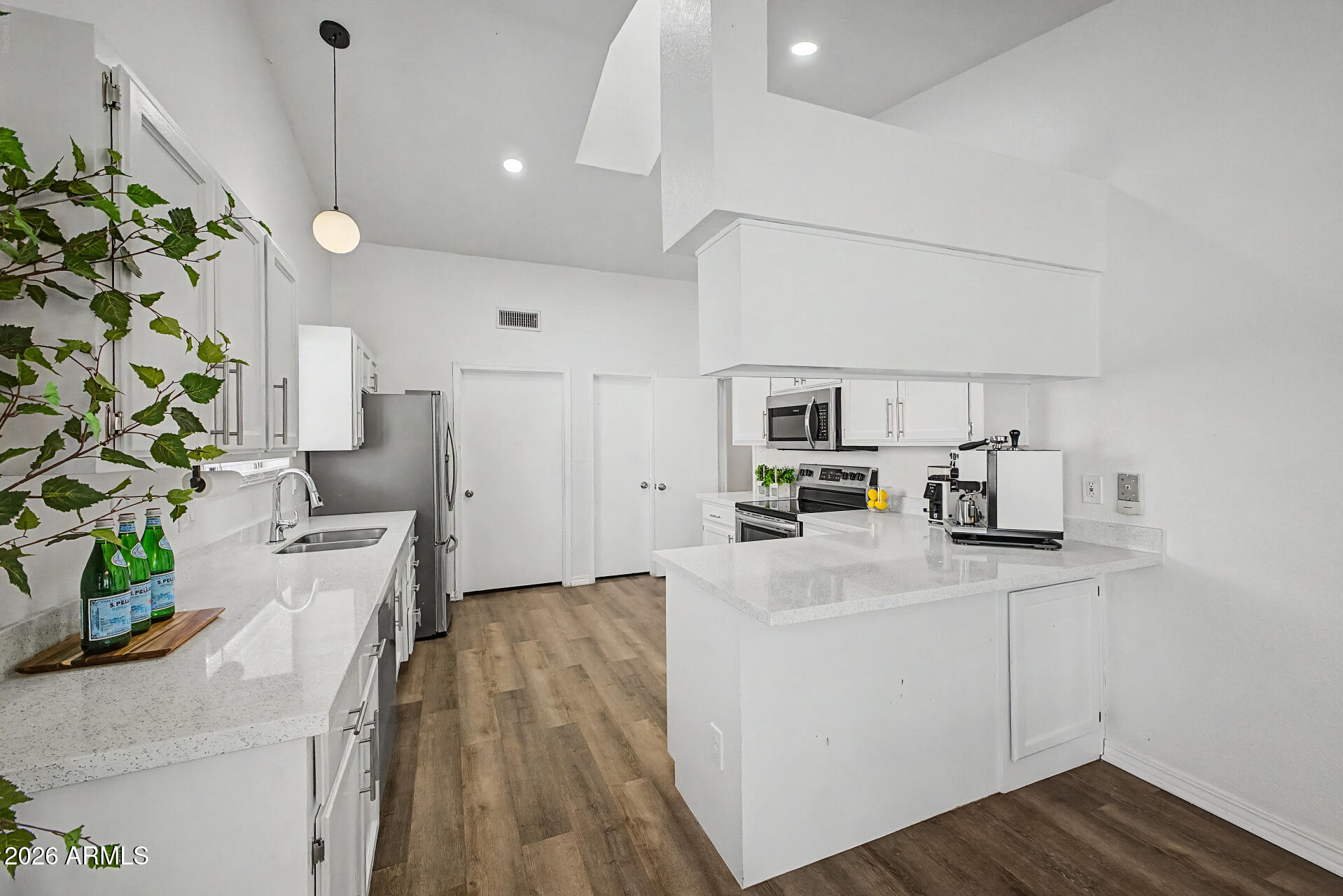 844 E ENCINAS Avenue