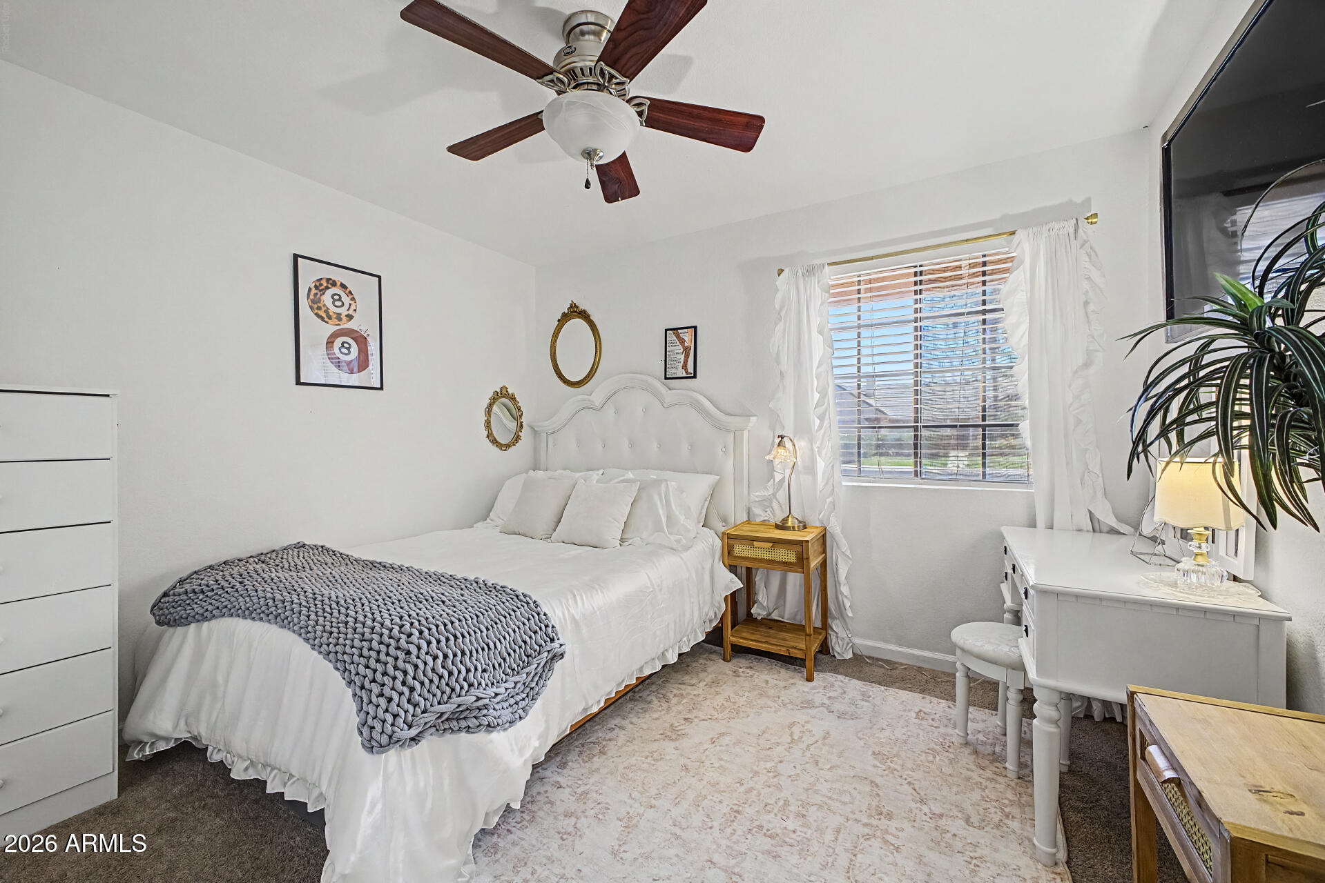 844 E ENCINAS Avenue