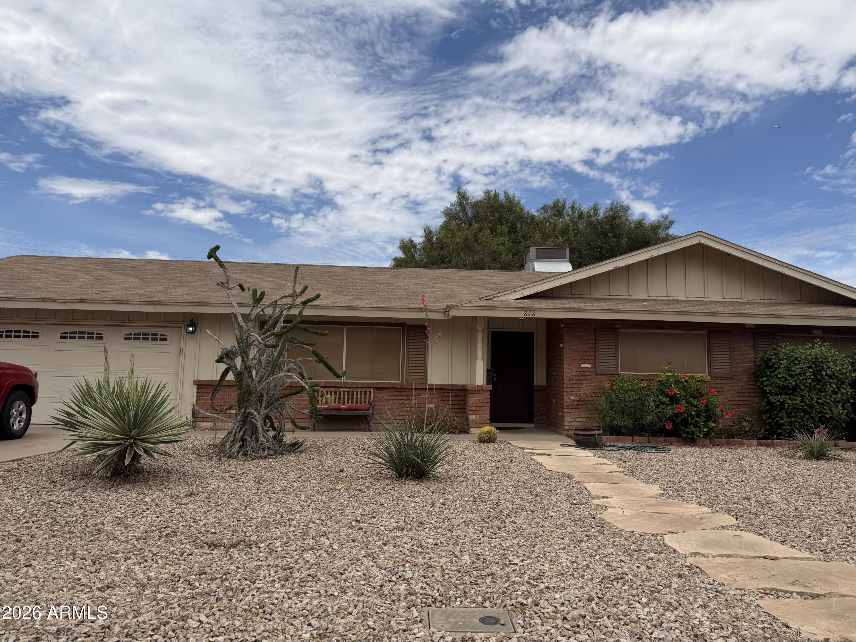 848 N PIONEER