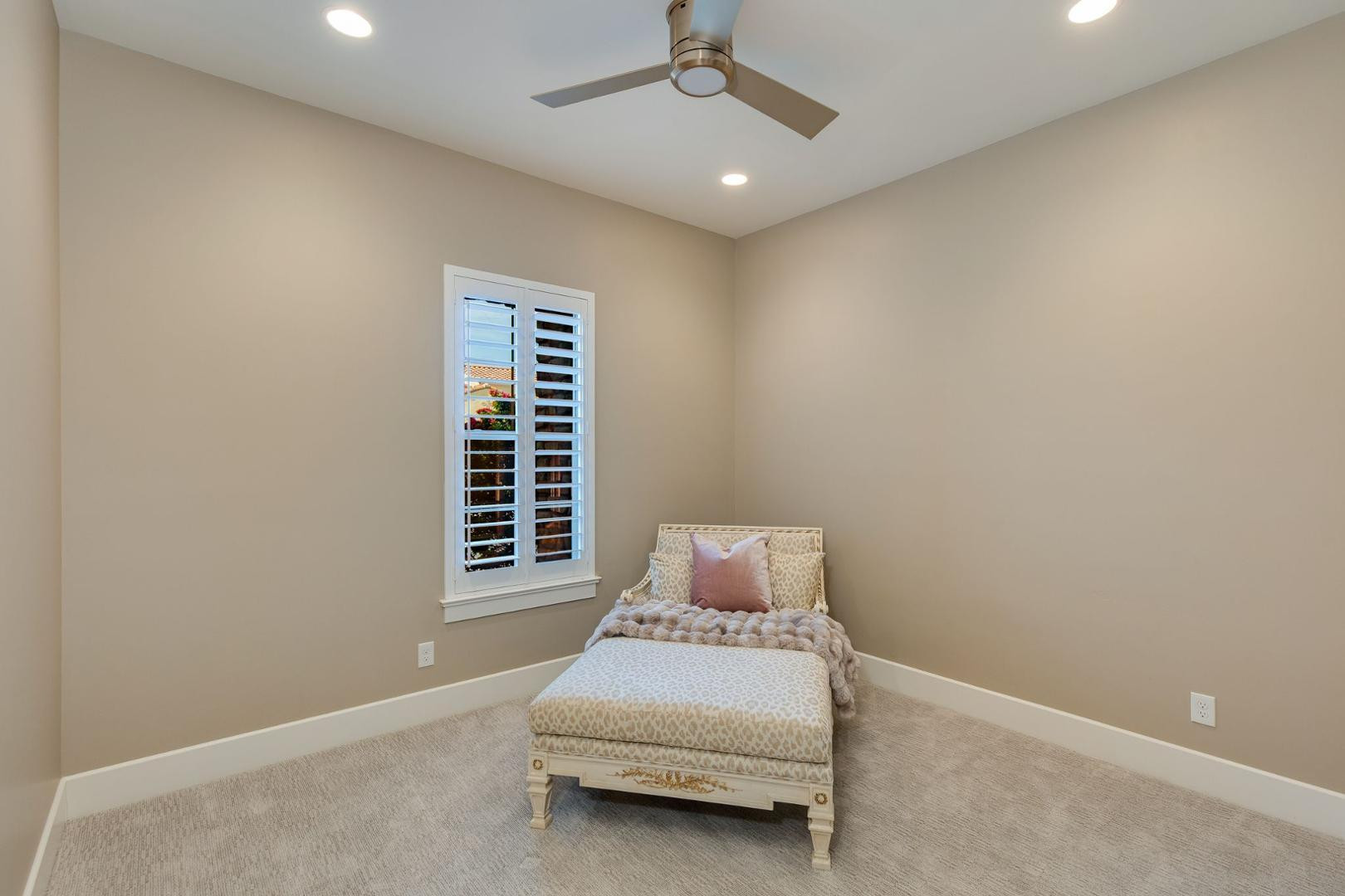 5411 E Duane Lane