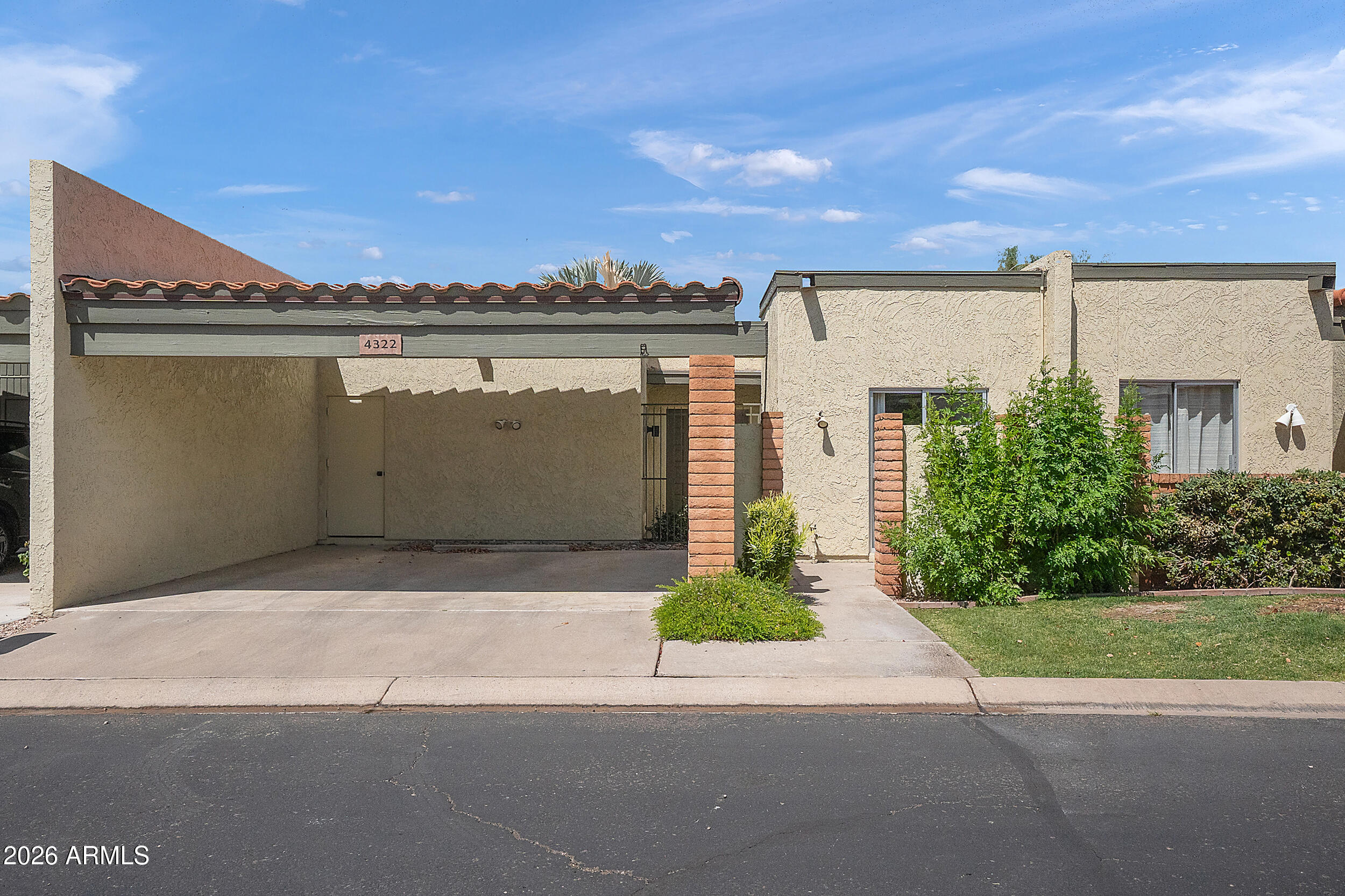 4322 N 28TH Way