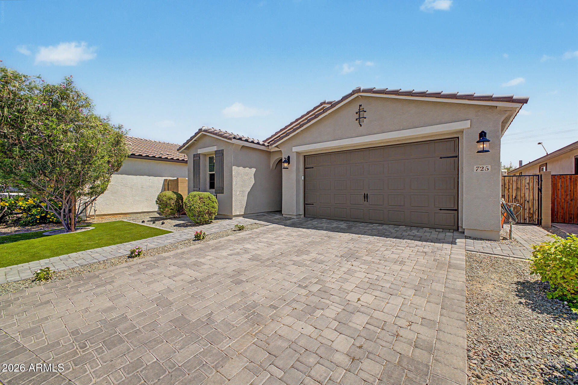 725 E LIBERTY Lane