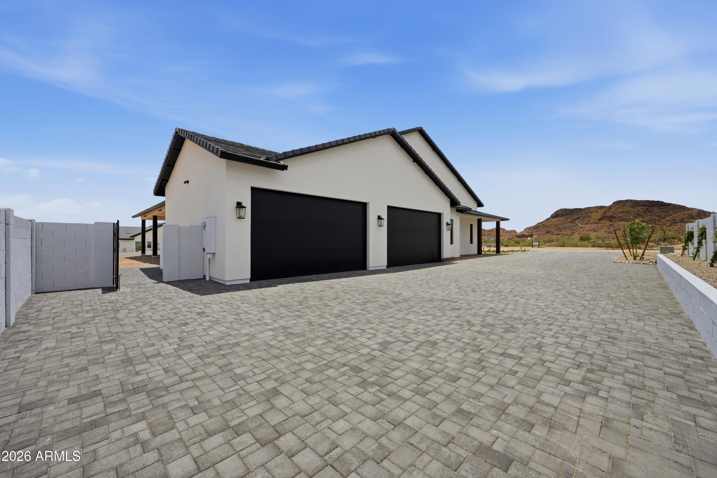 1764 W LUCKY Lane