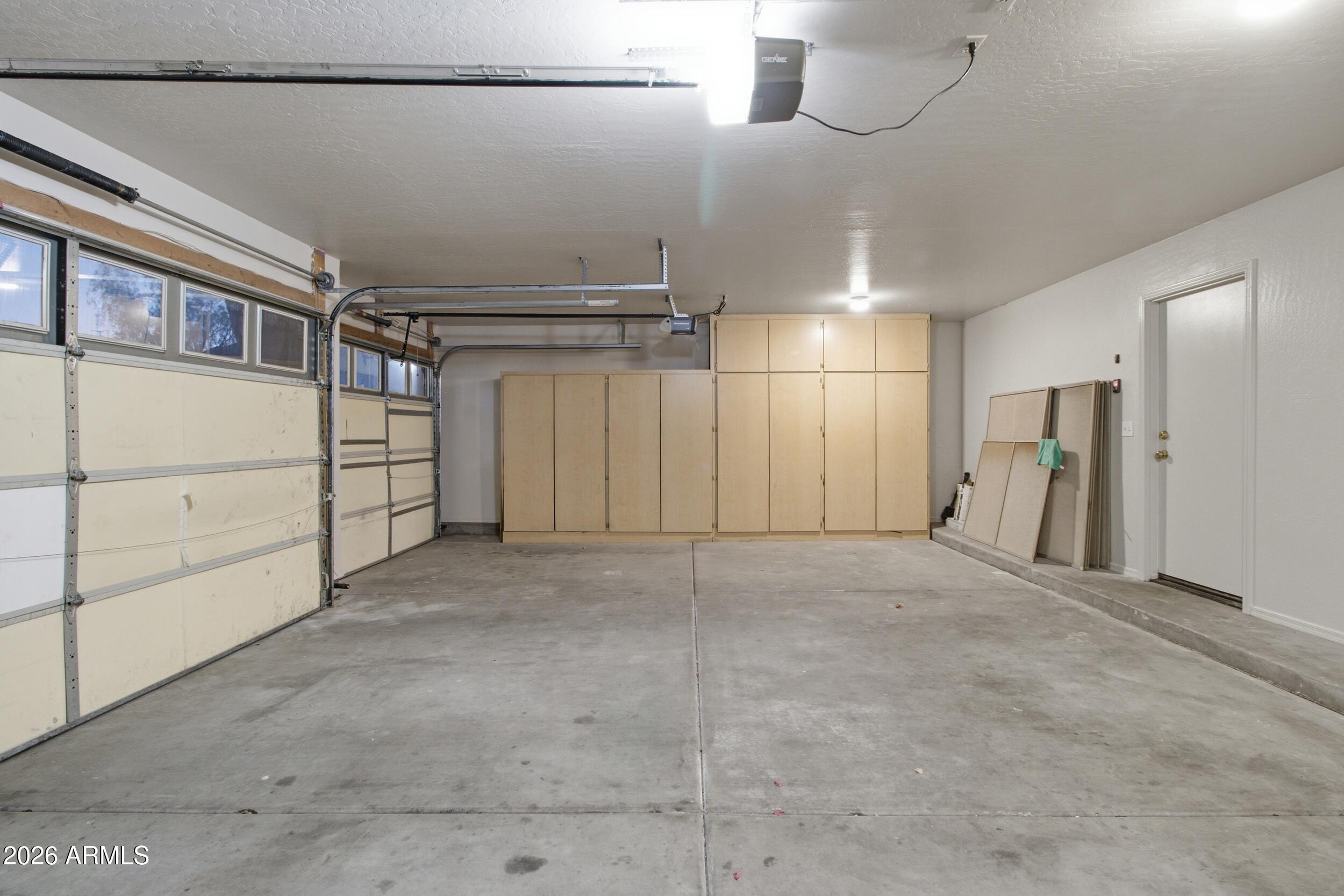 2922 W DUNBAR Drive