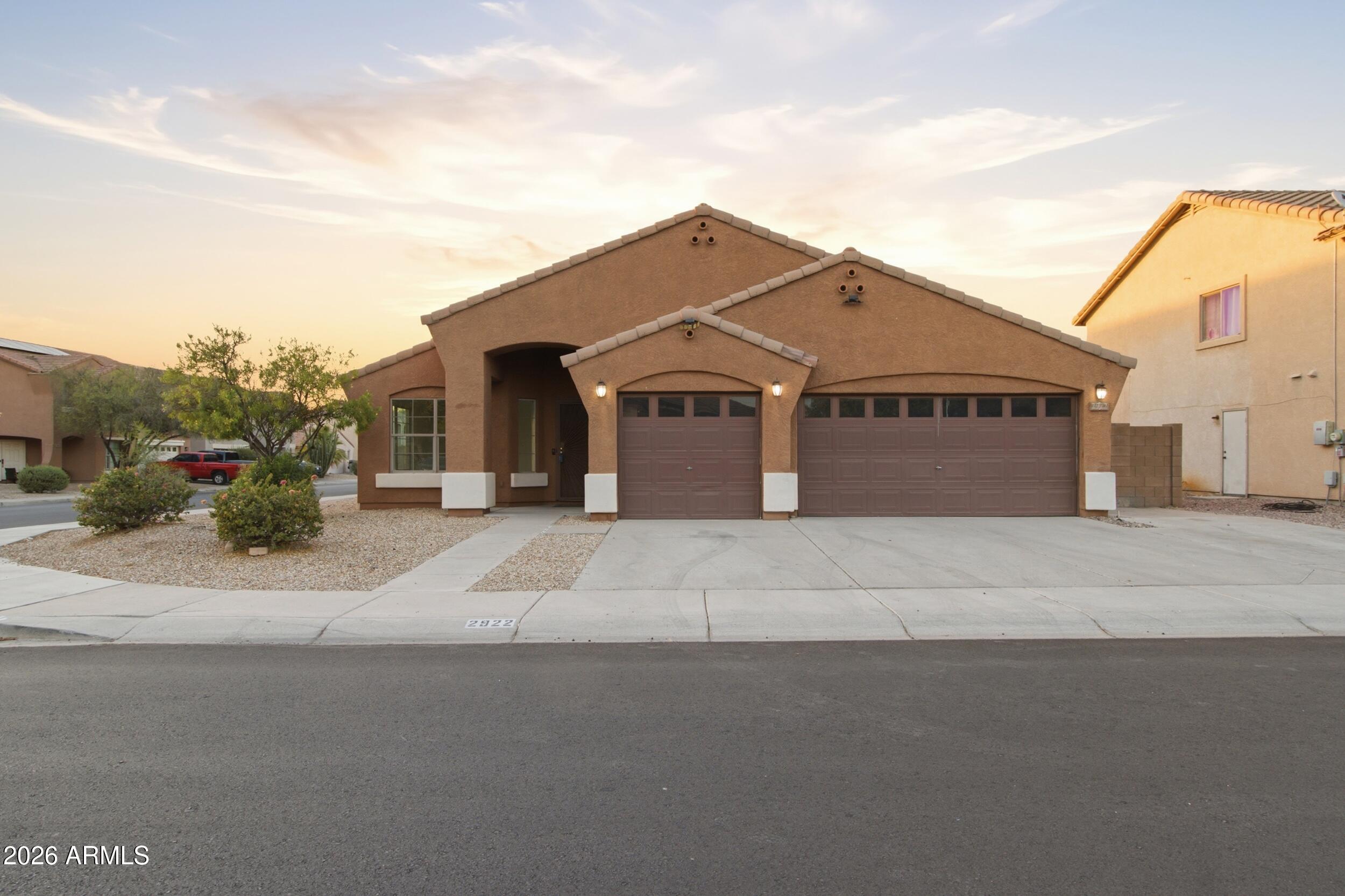 2922 W DUNBAR Drive