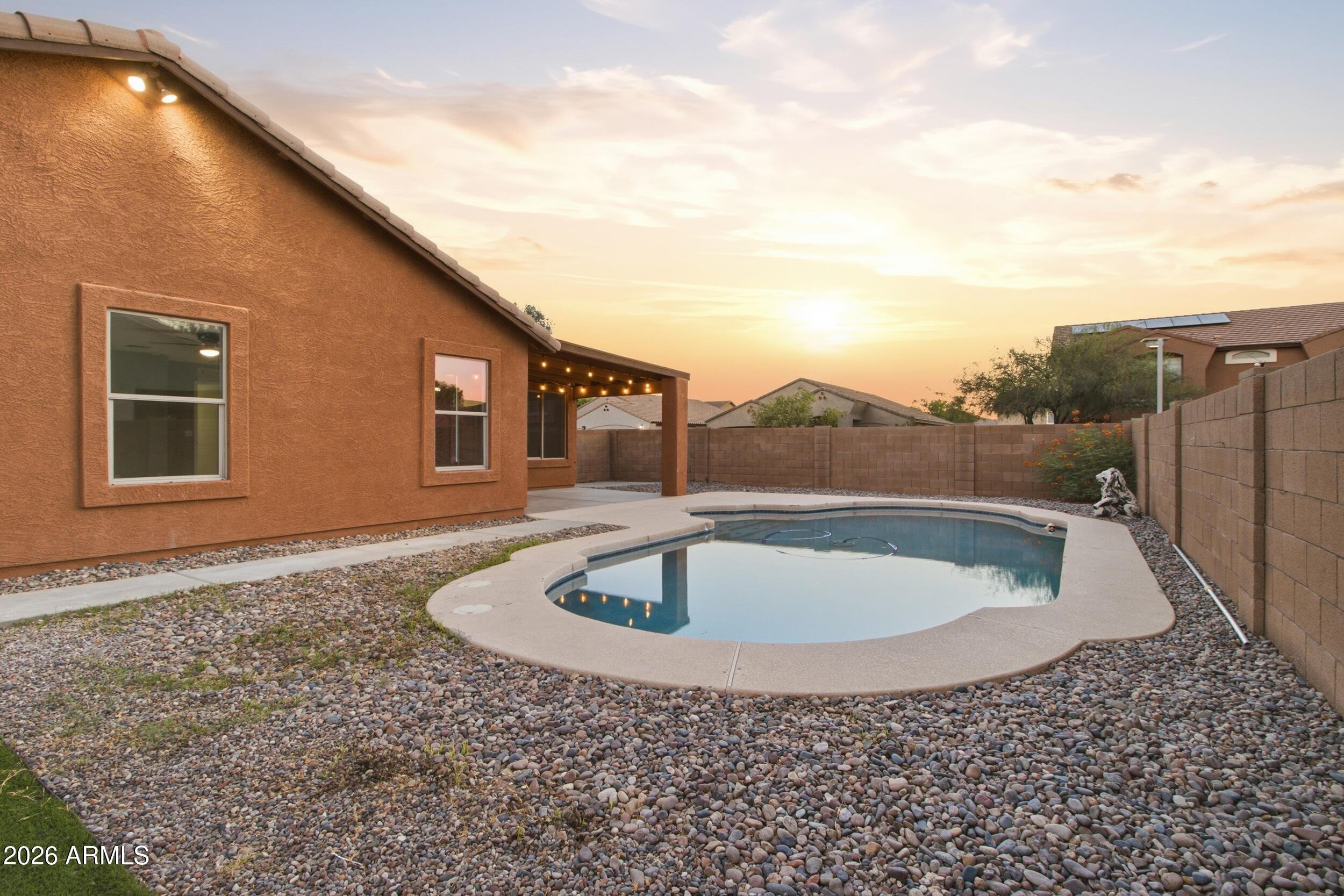 2922 W DUNBAR Drive