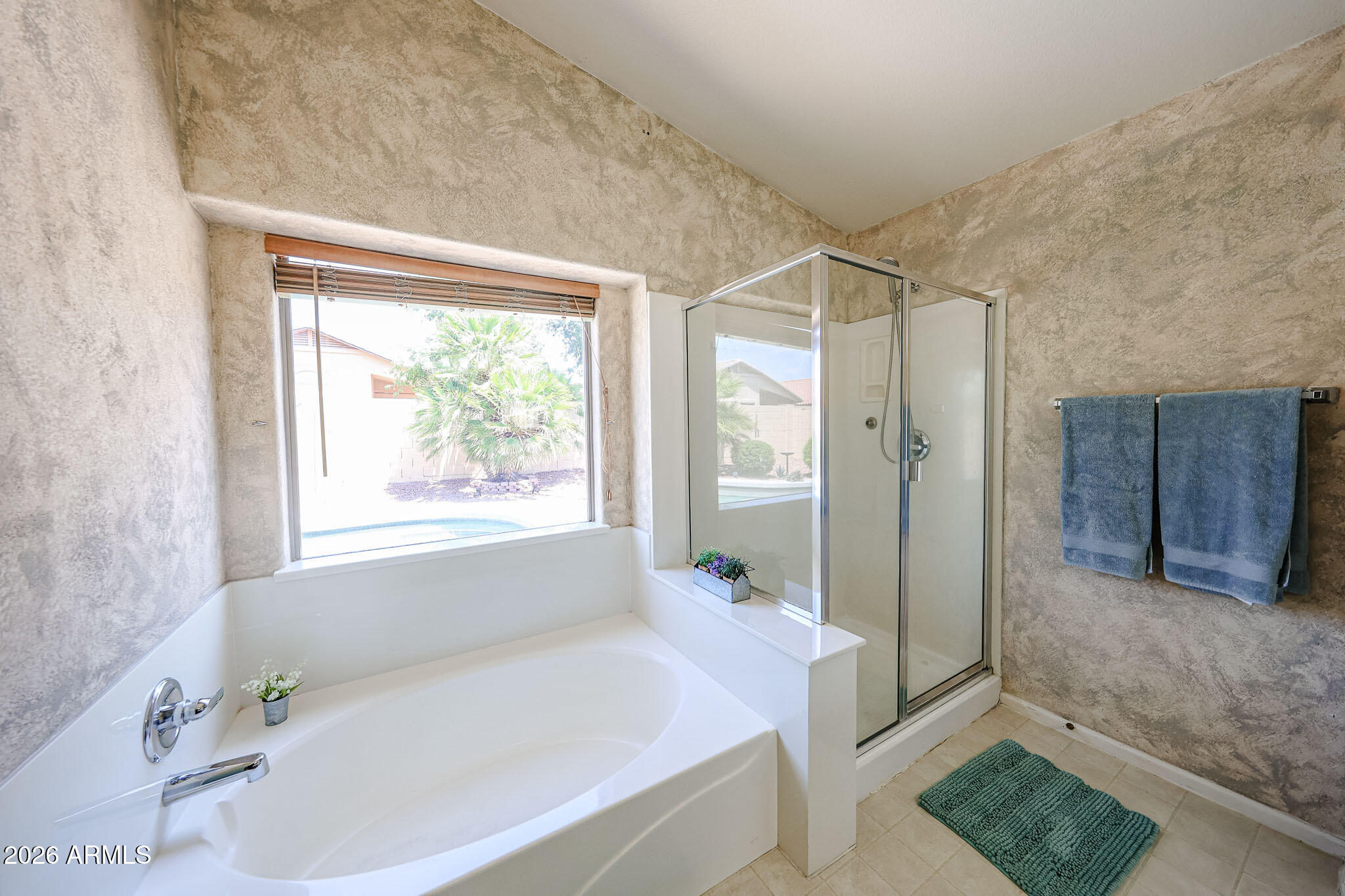 136 W DEXTER Way