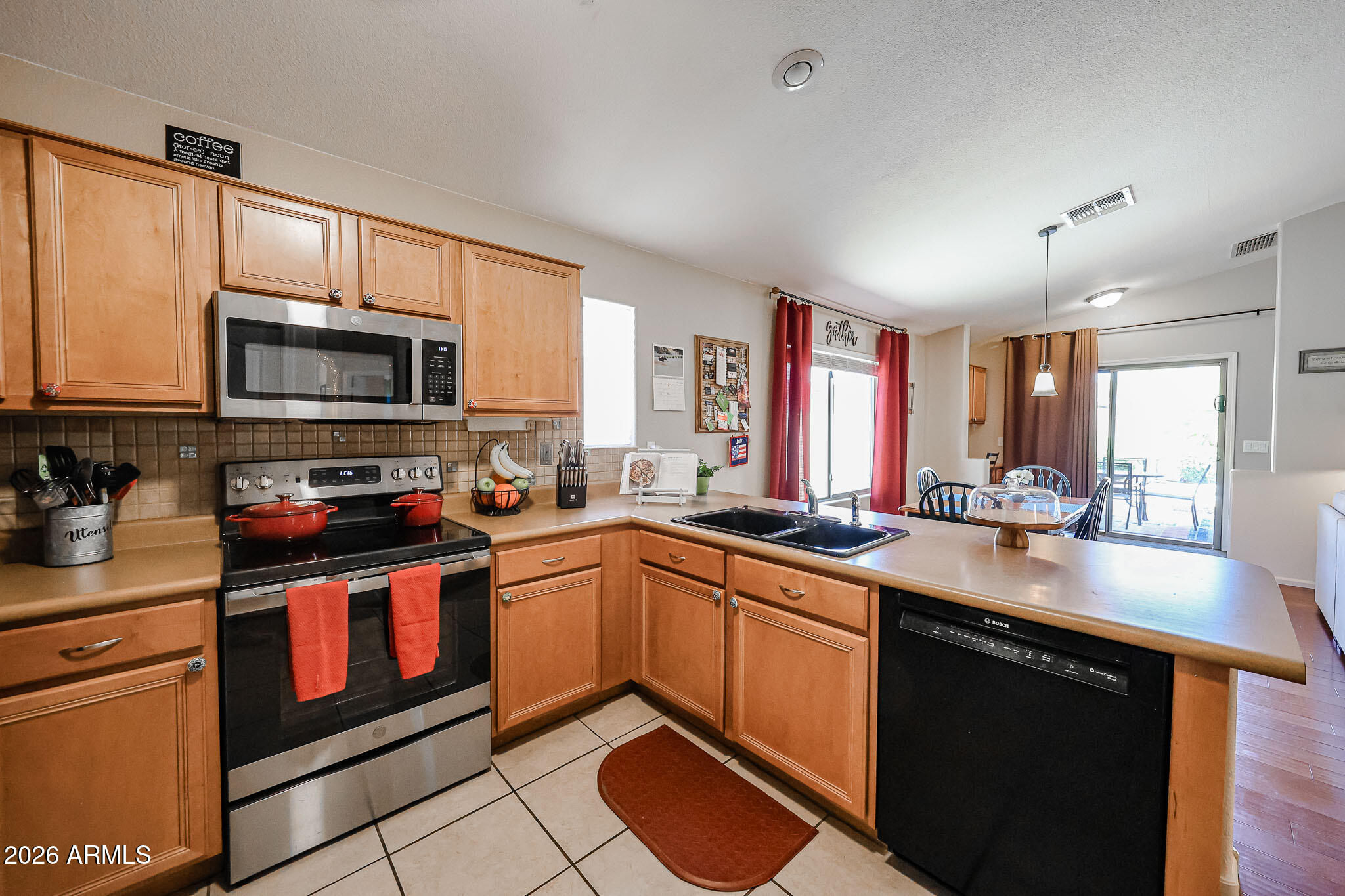 136 W DEXTER Way