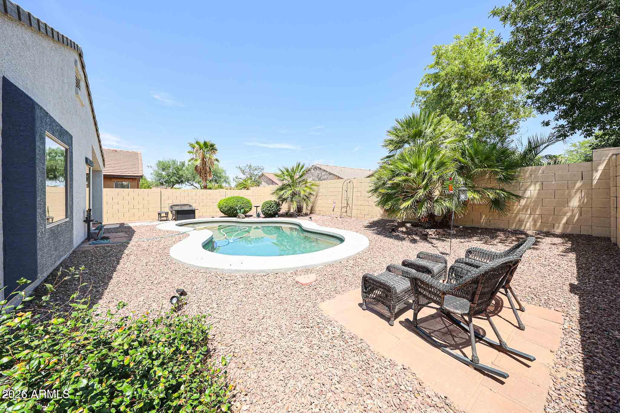 136 W DEXTER Way