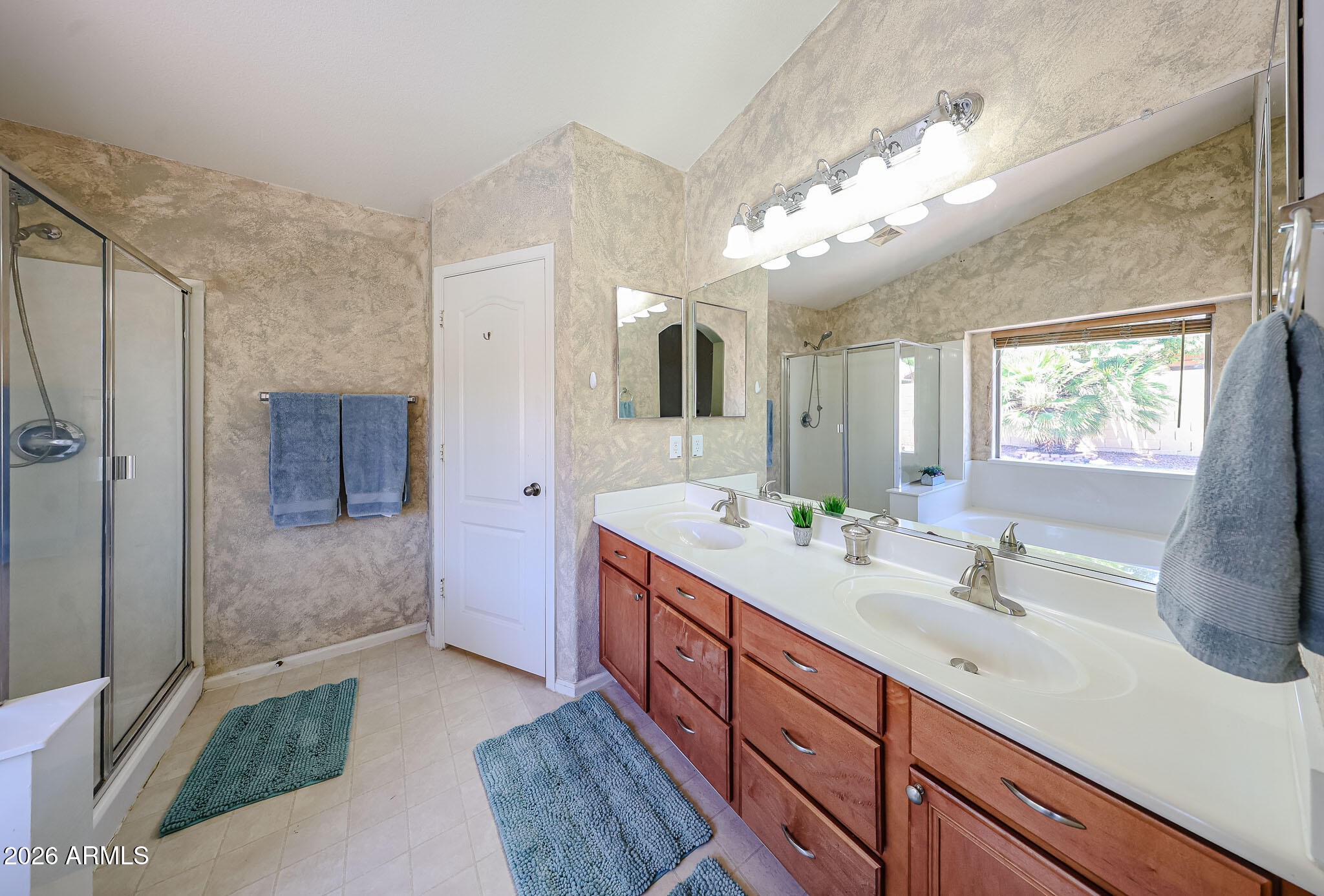 136 W DEXTER Way