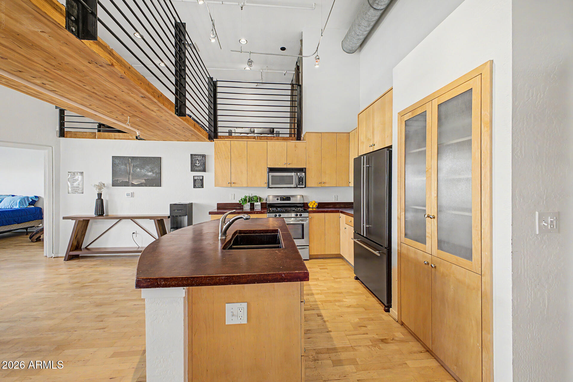 914 E OSBORN Road 417