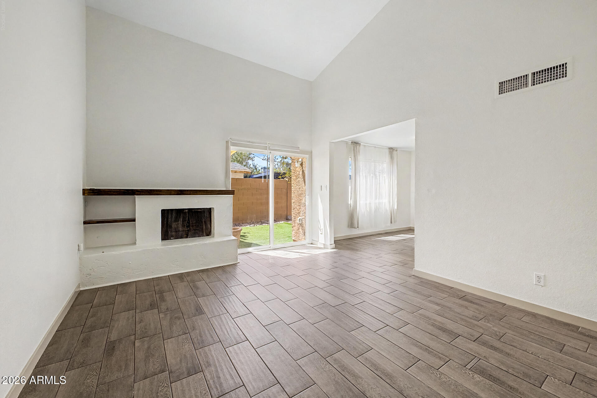 2202 W GLENROSA Avenue 9