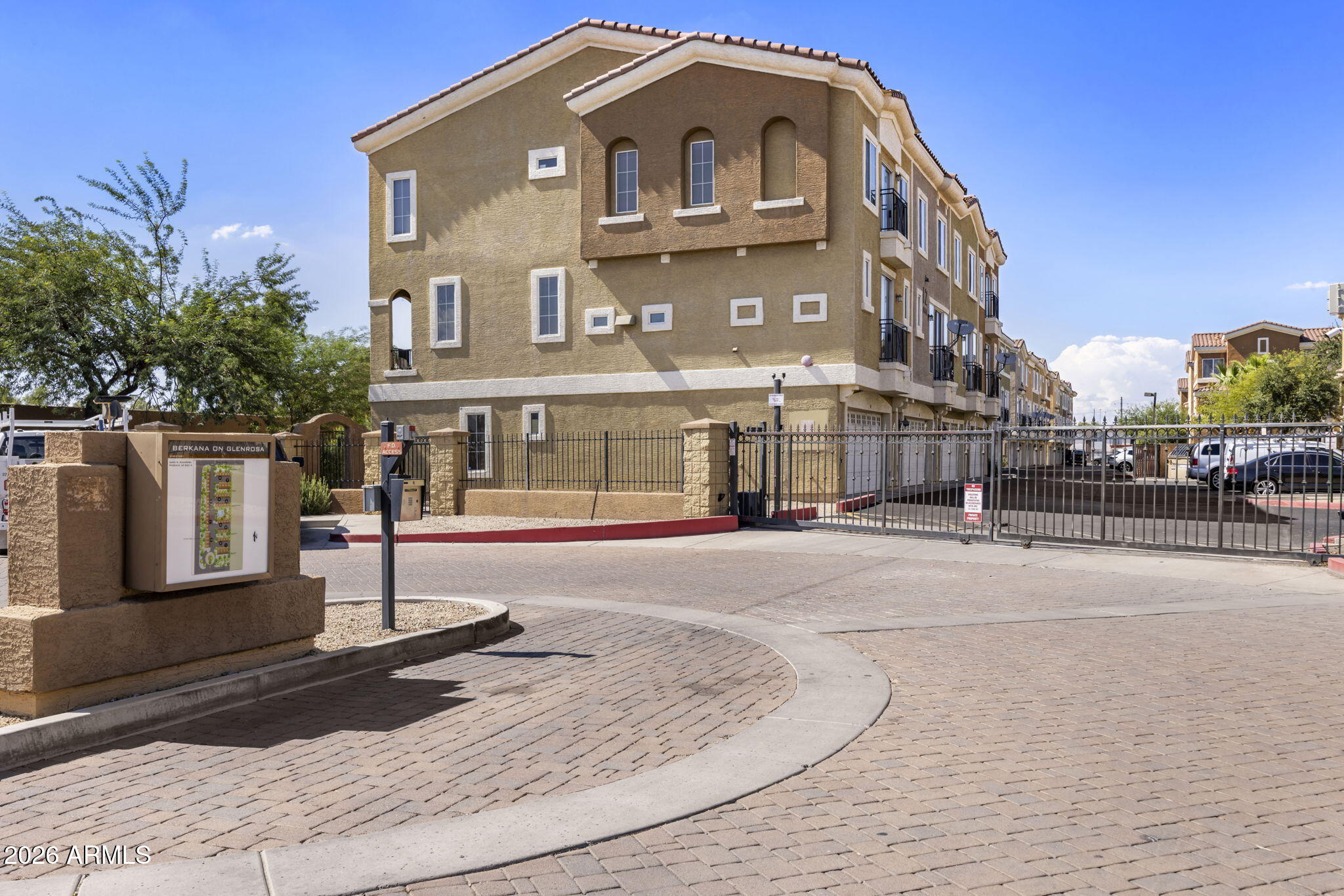 2450 W GLENROSA Avenue 9