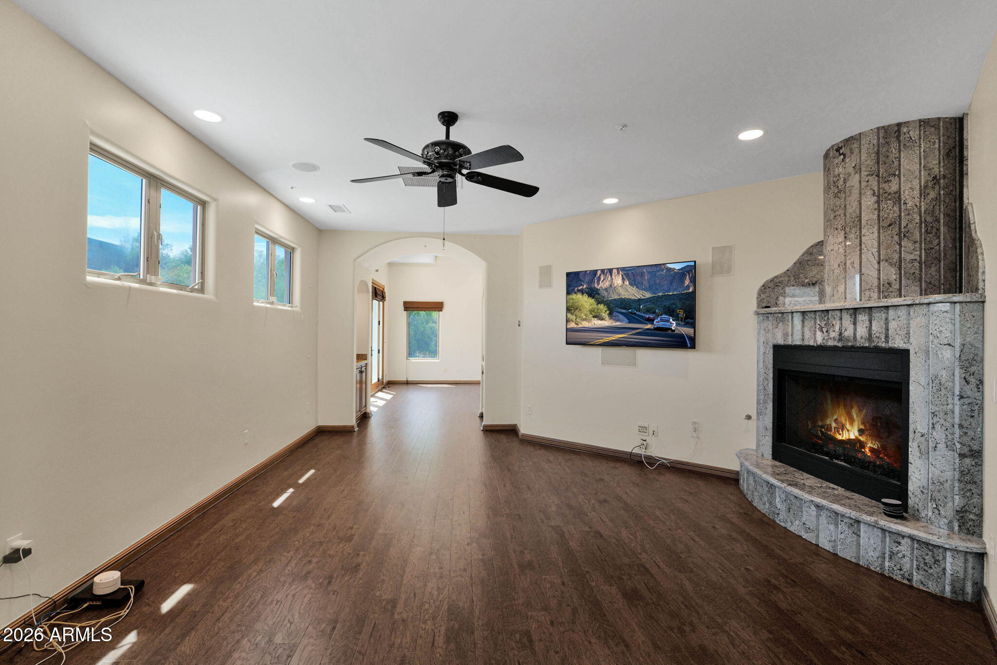4141 E LAKESIDE Lane