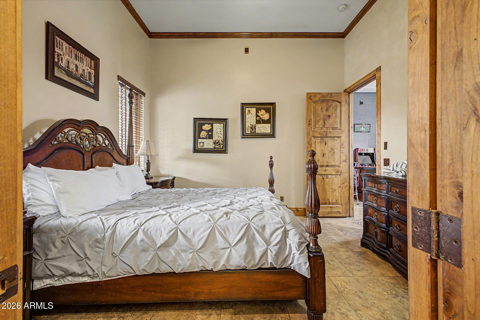 5619 N 83RD Avenue