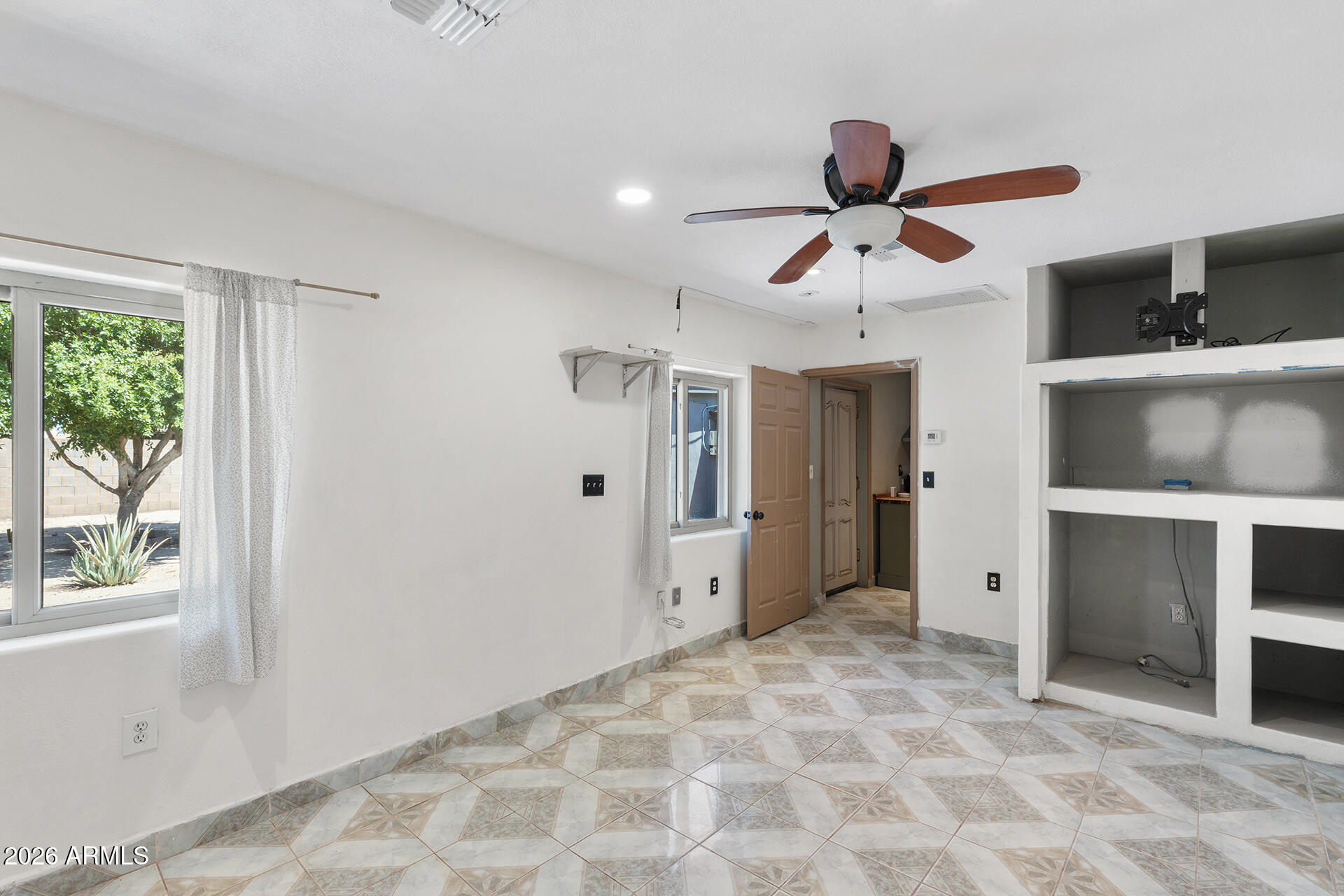 1012 S PRICE Road