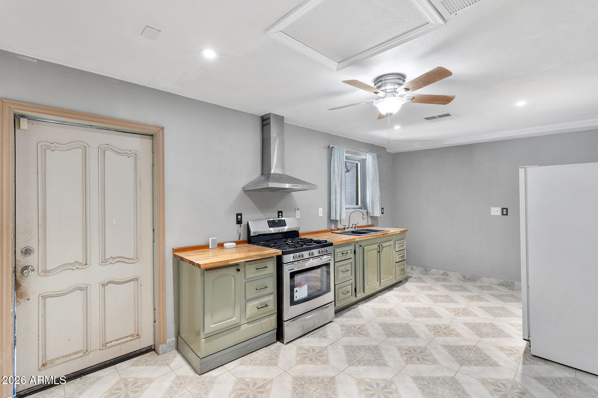1012 S PRICE Road