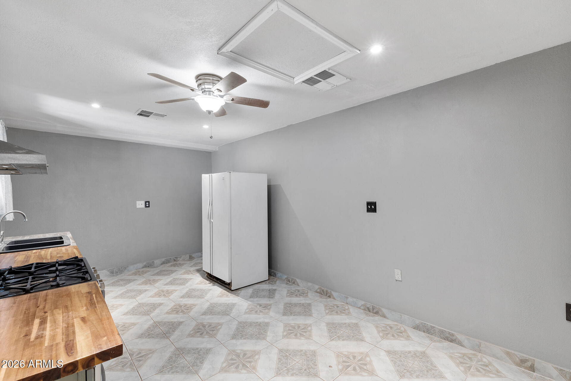 1012 S PRICE Road