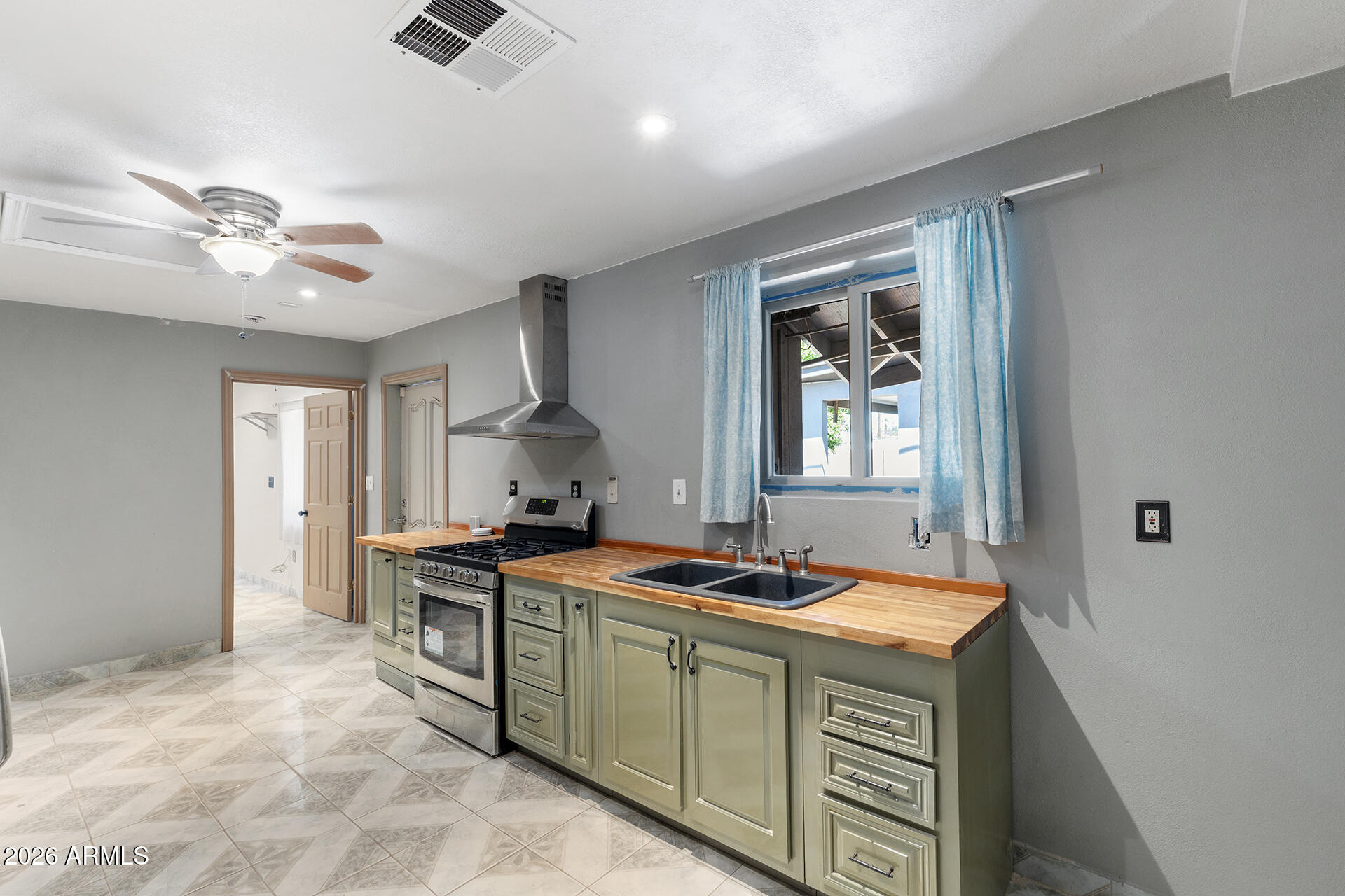 1012 S PRICE Road