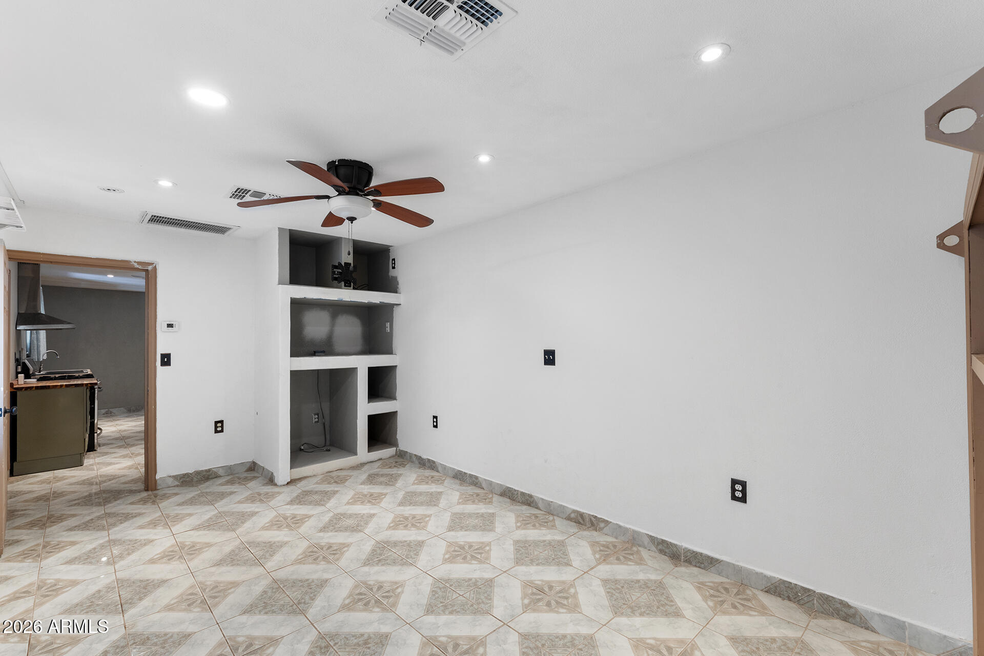 1012 S PRICE Road
