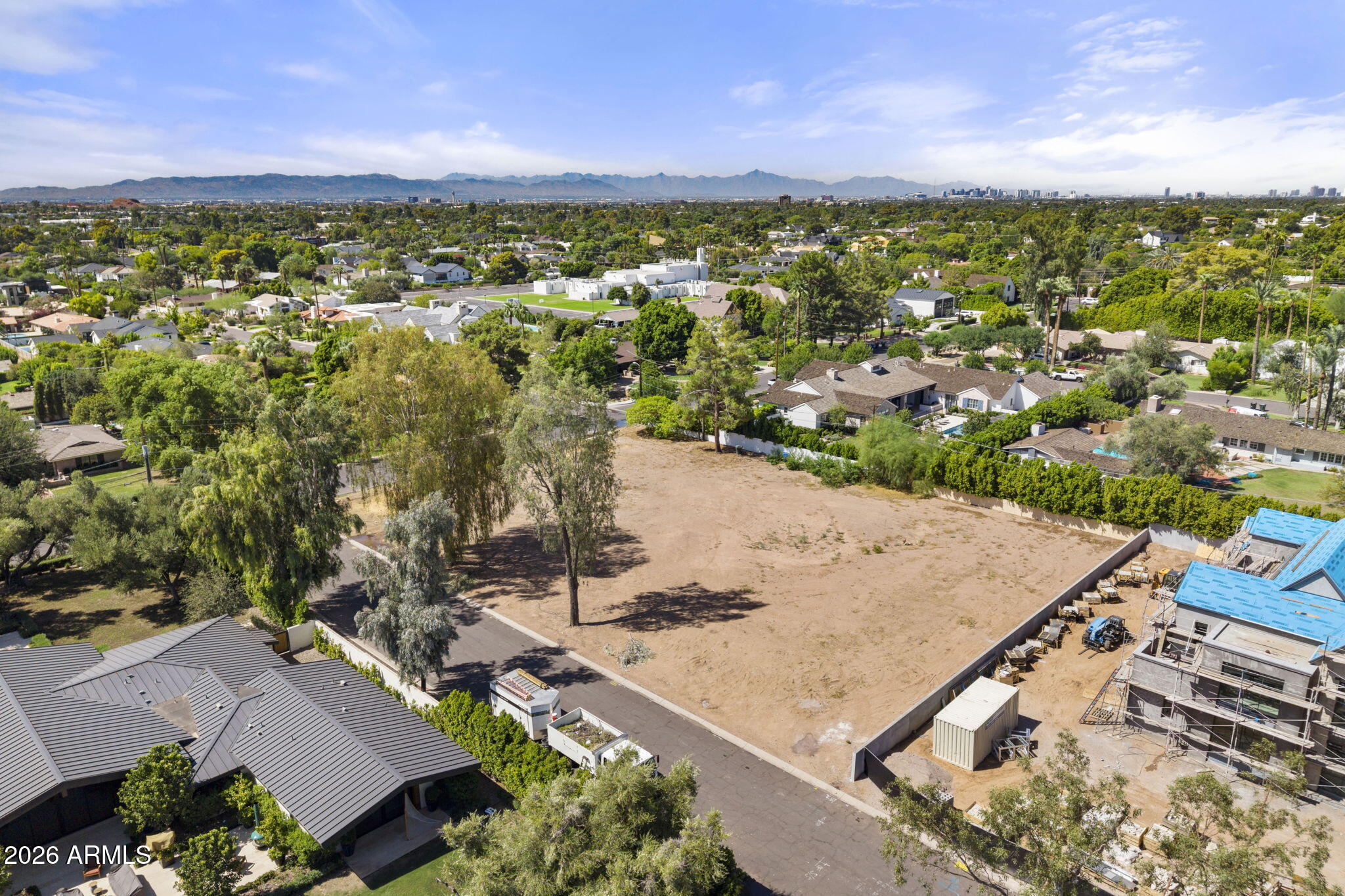 5712 E EXETER Boulevard -