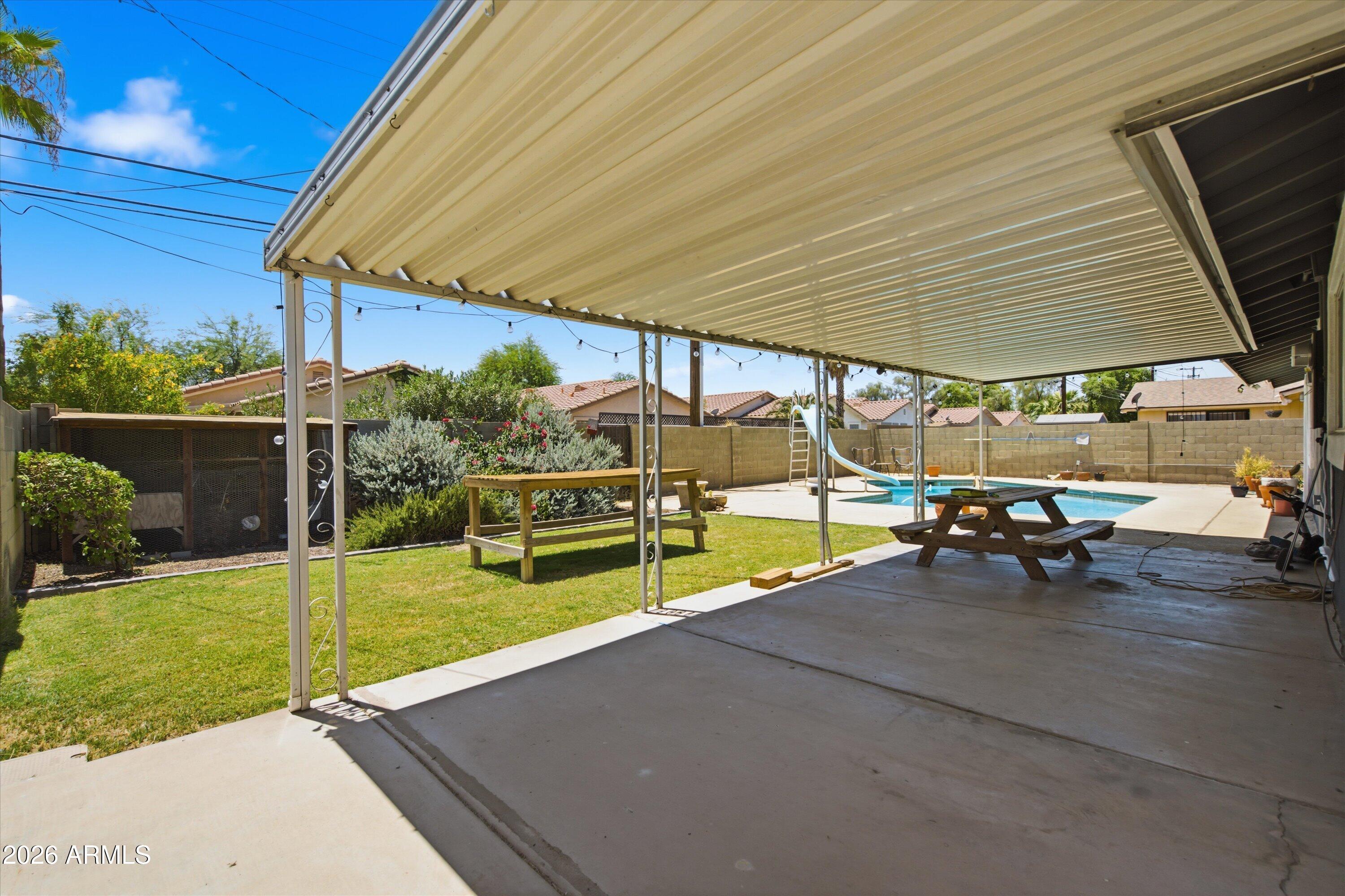 1015 E MARIGOLD Lane
