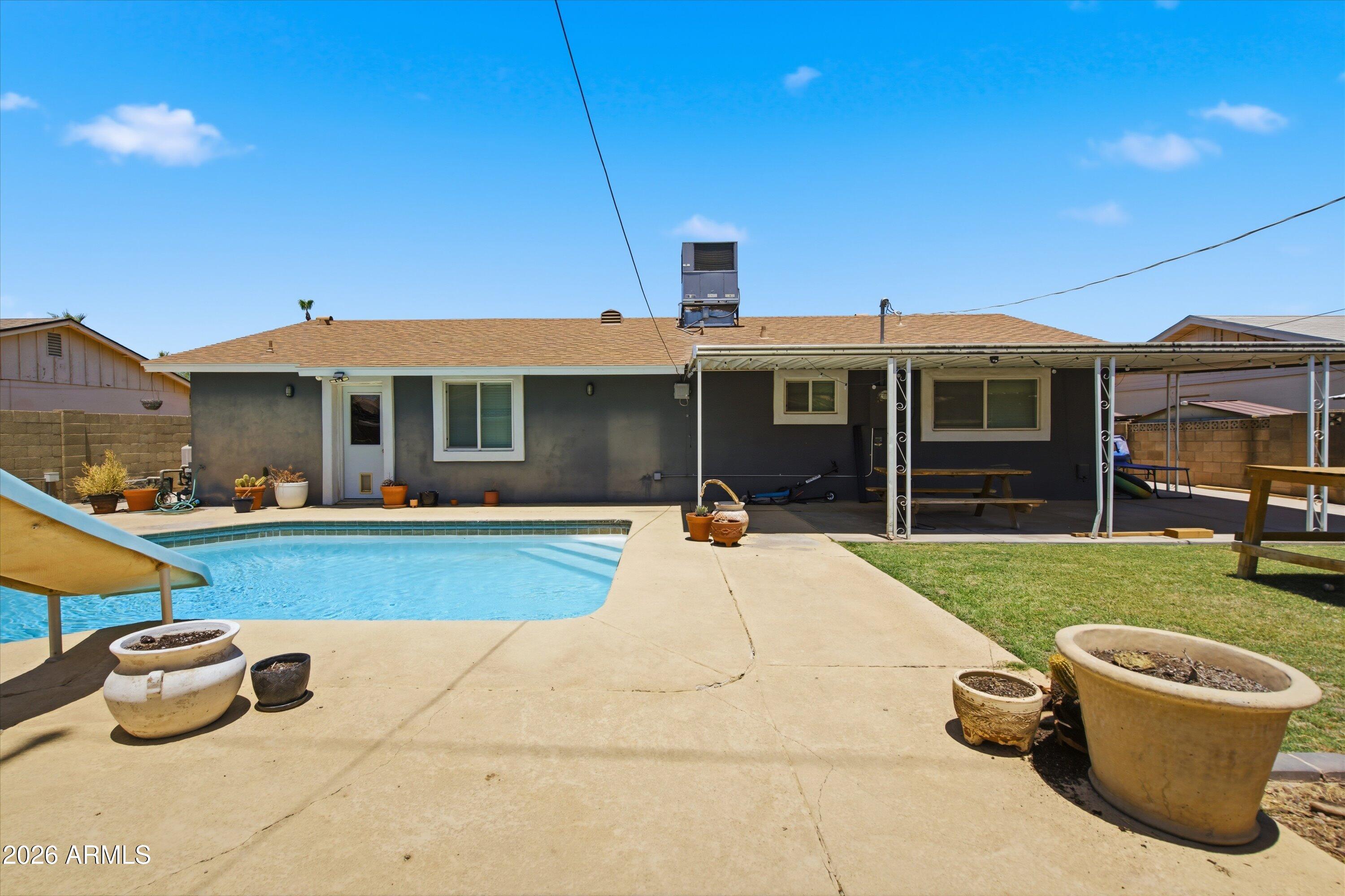 1015 E MARIGOLD Lane