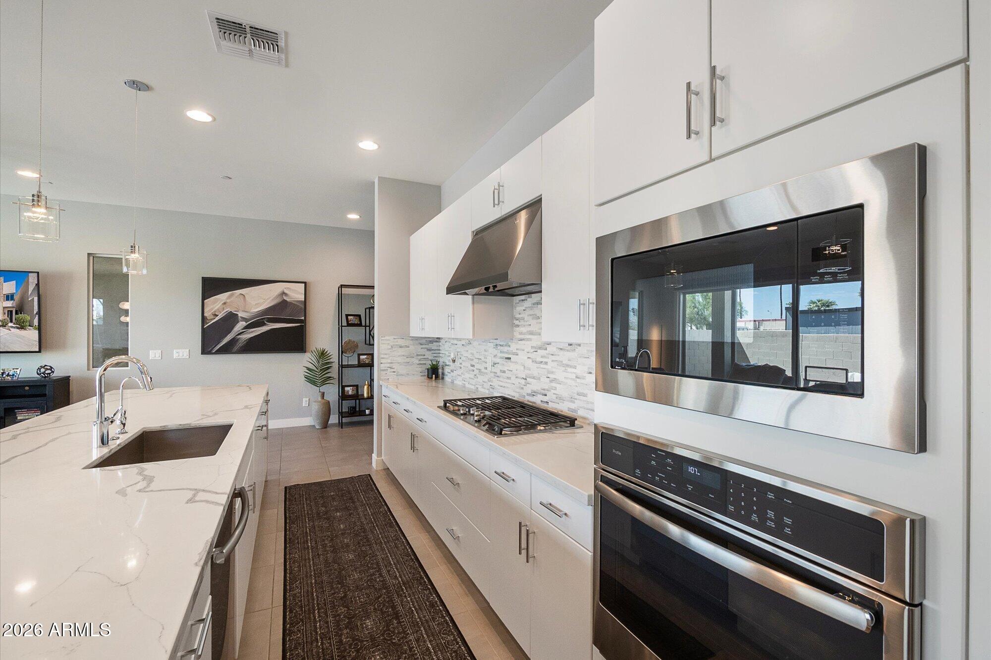 1585 N 69TH Place
