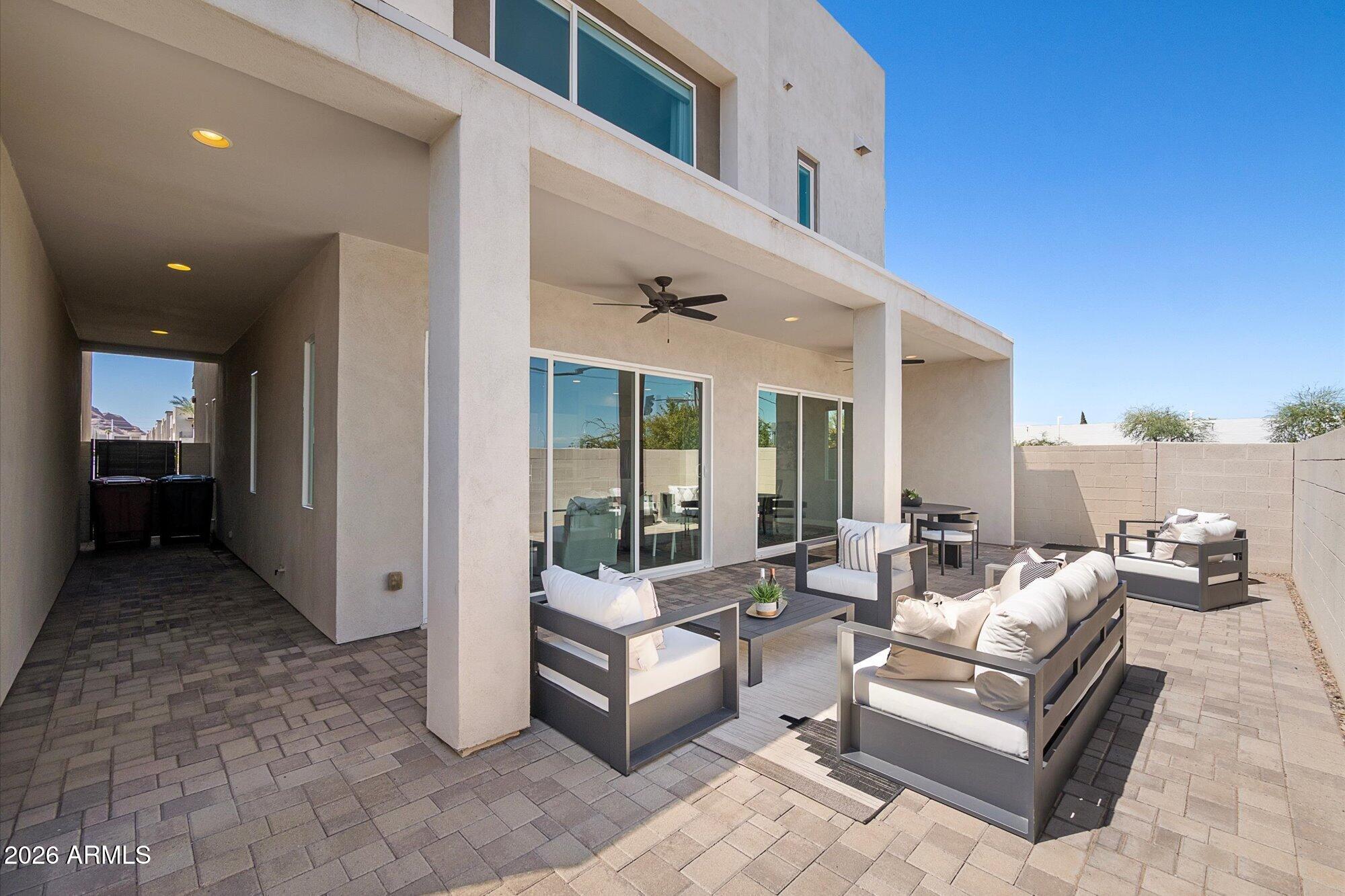 1585 N 69TH Place