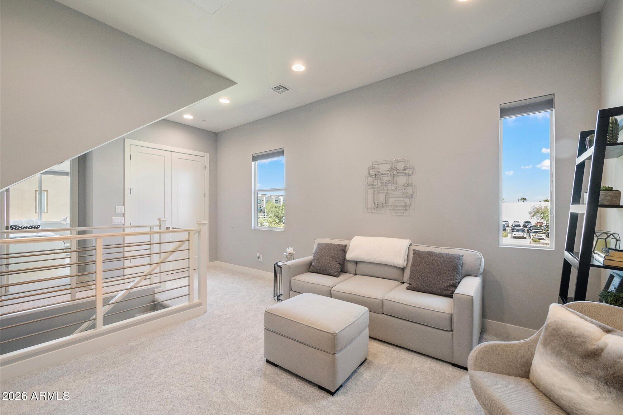 1585 N 69TH Place