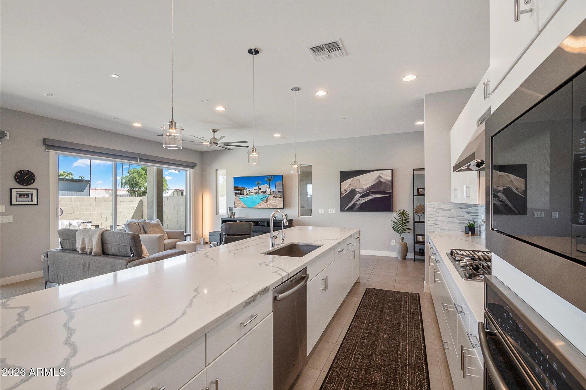 1585 N 69TH Place