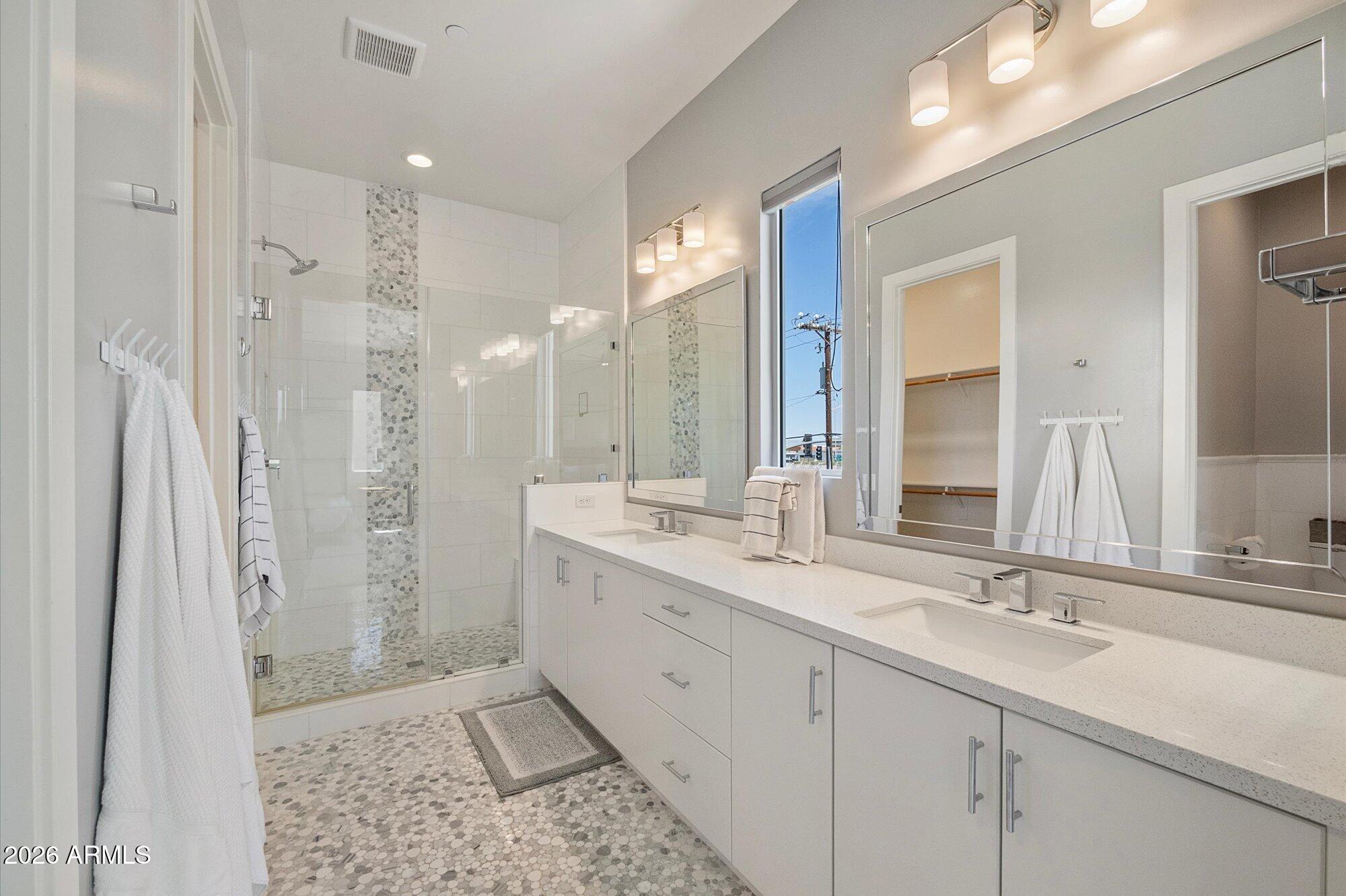1585 N 69TH Place